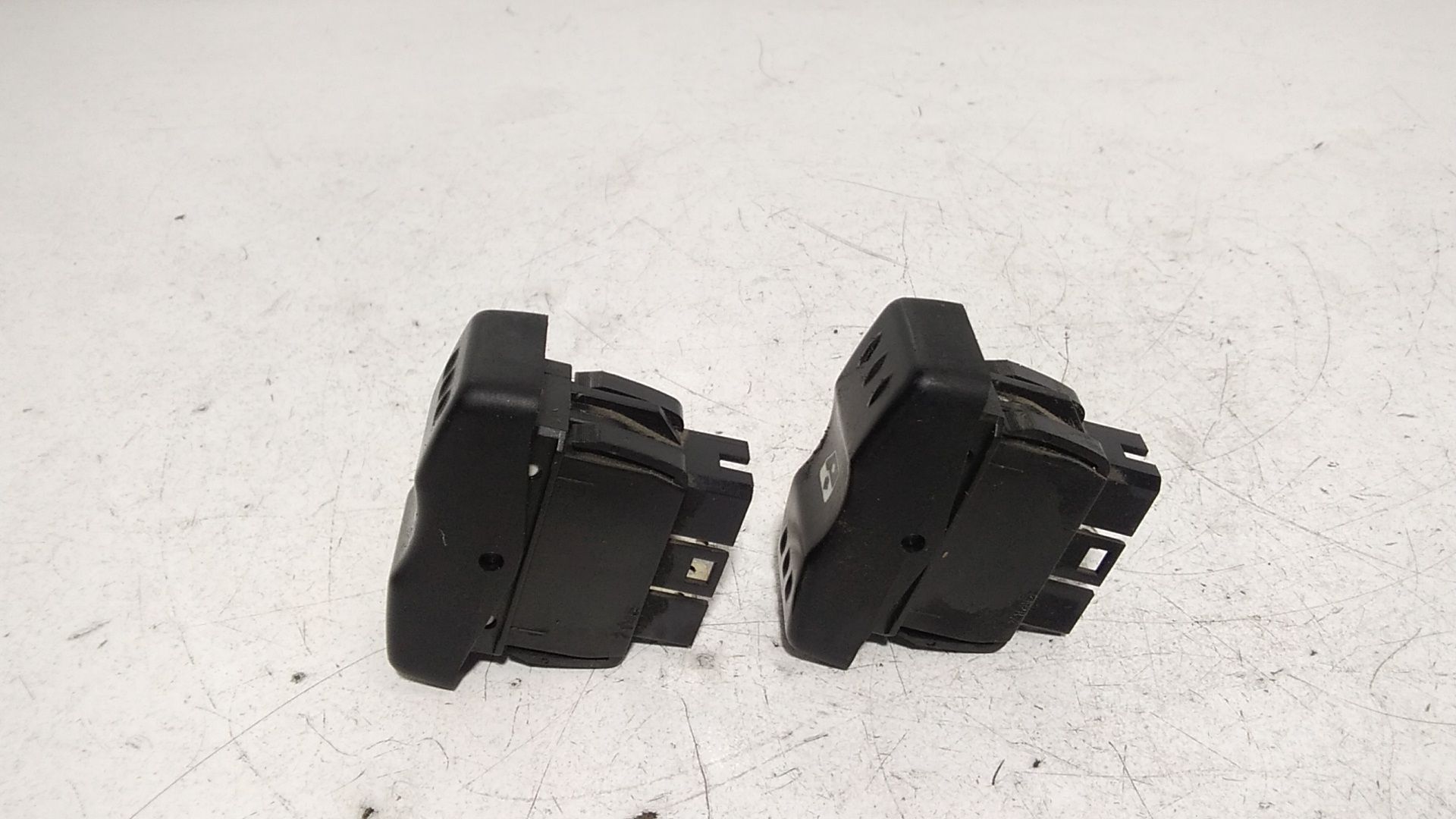 Pulsantiera alzavetri centrale DACIA Logan MCV