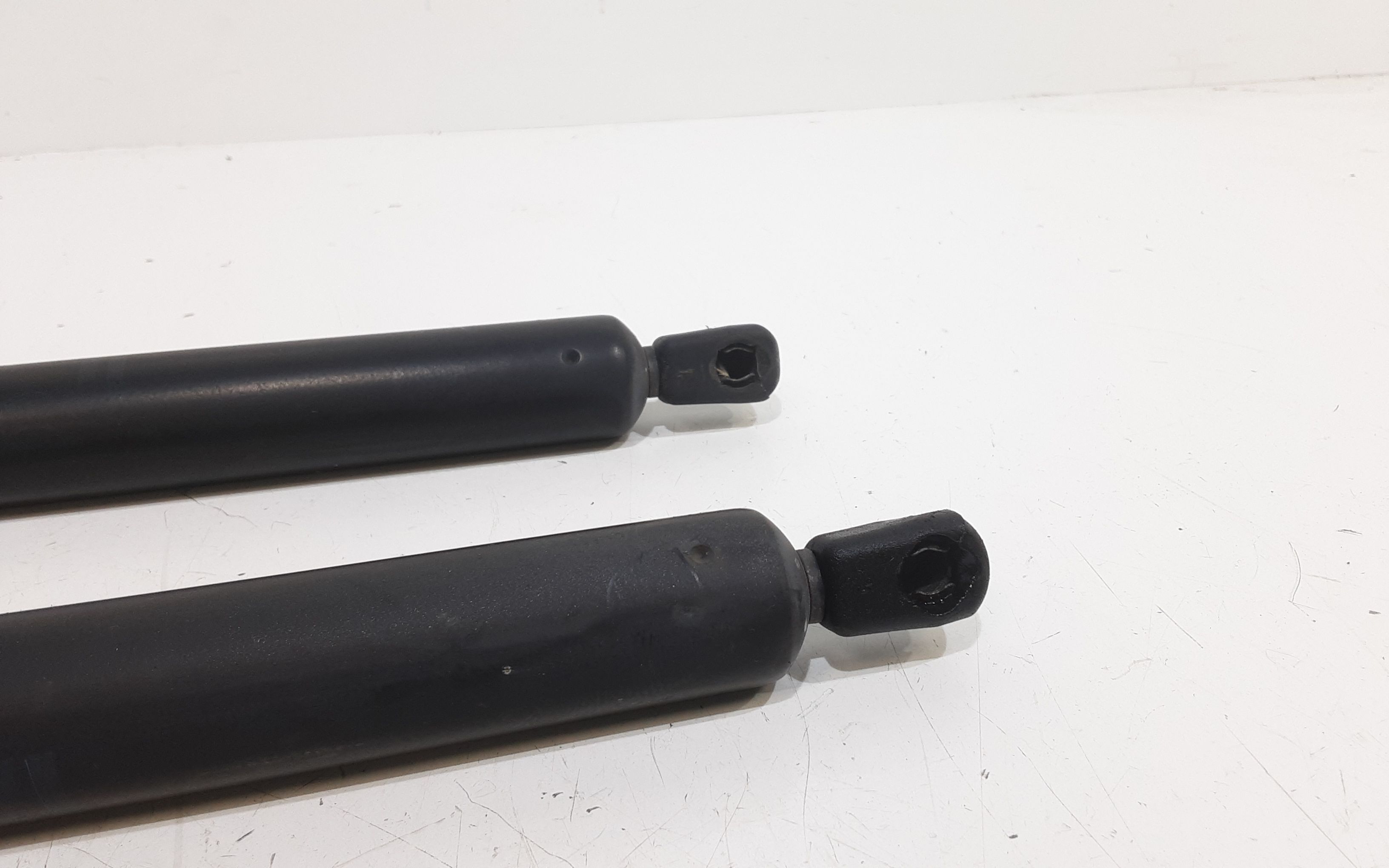 Pistoncini cofano Post. MERCEDES Vito W638