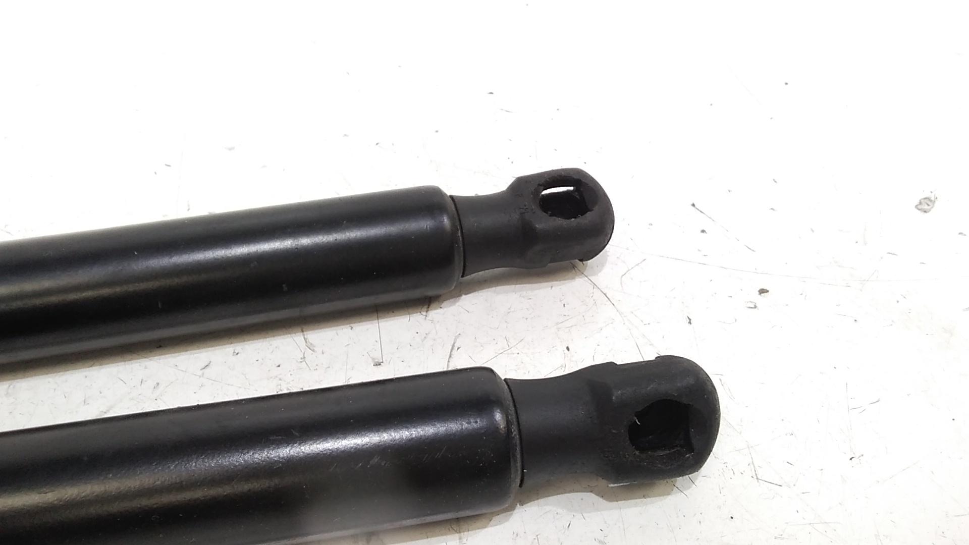 Pistoncini cofano Post. VOLKSWAGEN Tiguan Serie