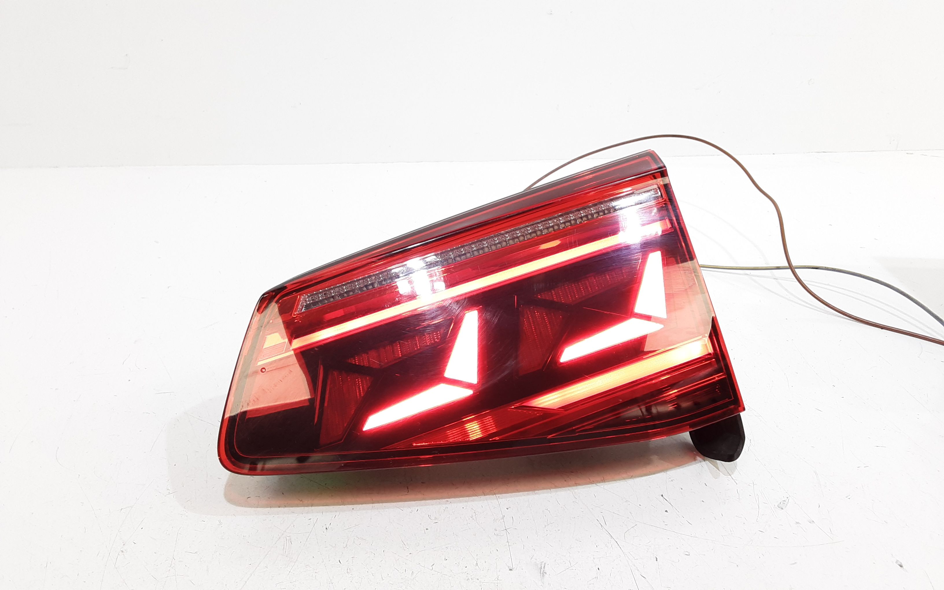 Stop Posteriore Sinistro Integrato nel Portello VOLKSWAGEN Passat Alltrack (3G5,CB5) (15>)