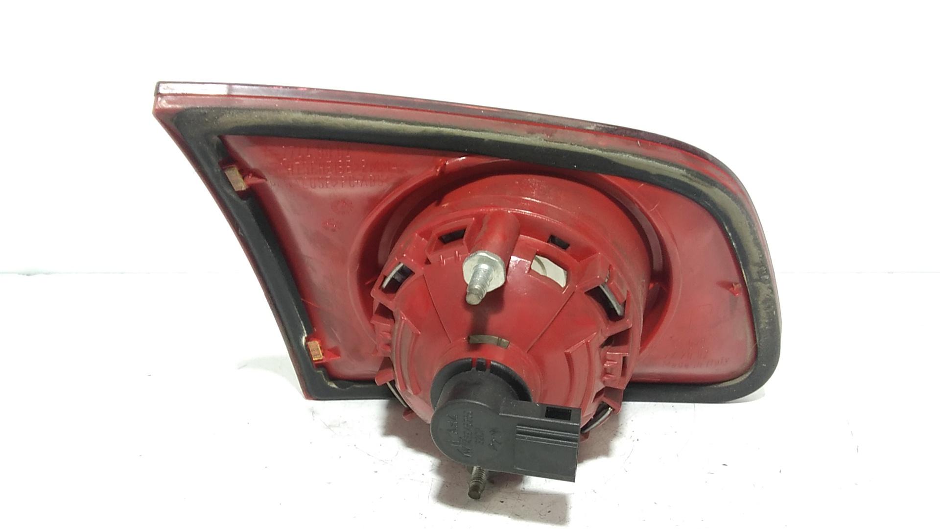 Stop Posteriore Destro Integrato nel Portello VOLKSWAGEN Passat Variant 4 Serie