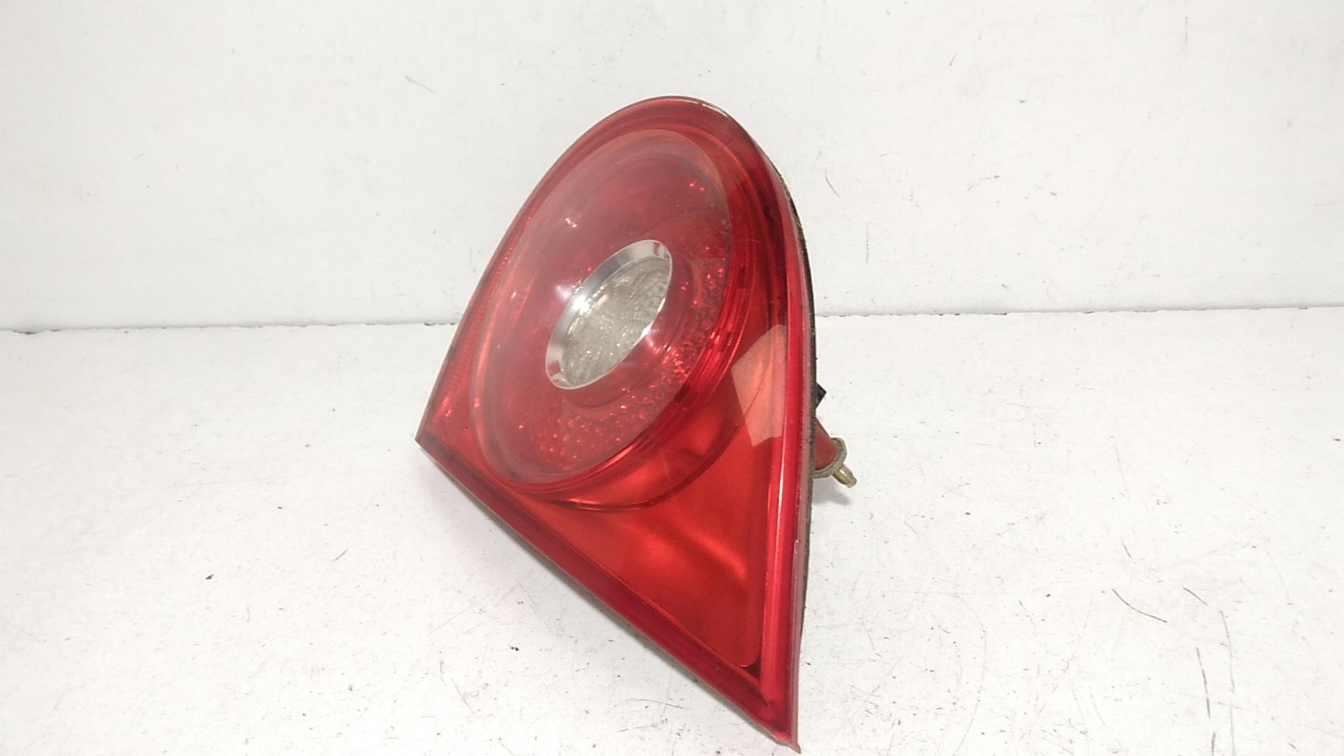 Stop Posteriore Destro Integrato nel Portello VOLKSWAGEN Golf 5 Berlina (03>08)