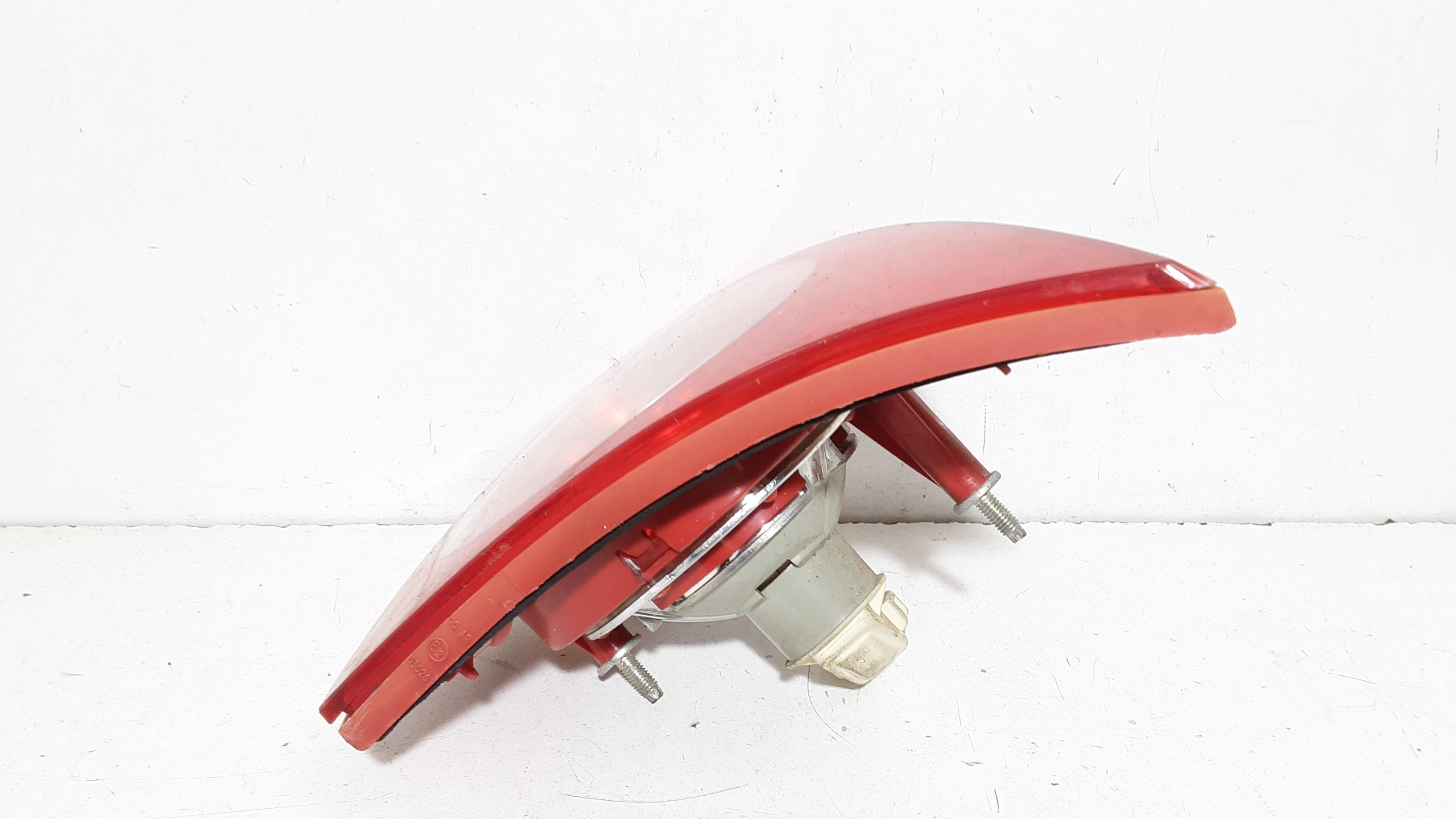 Stop Posteriore Destro Integrato nel Portello VOLKSWAGEN Golf 5 Berlina (03>08)