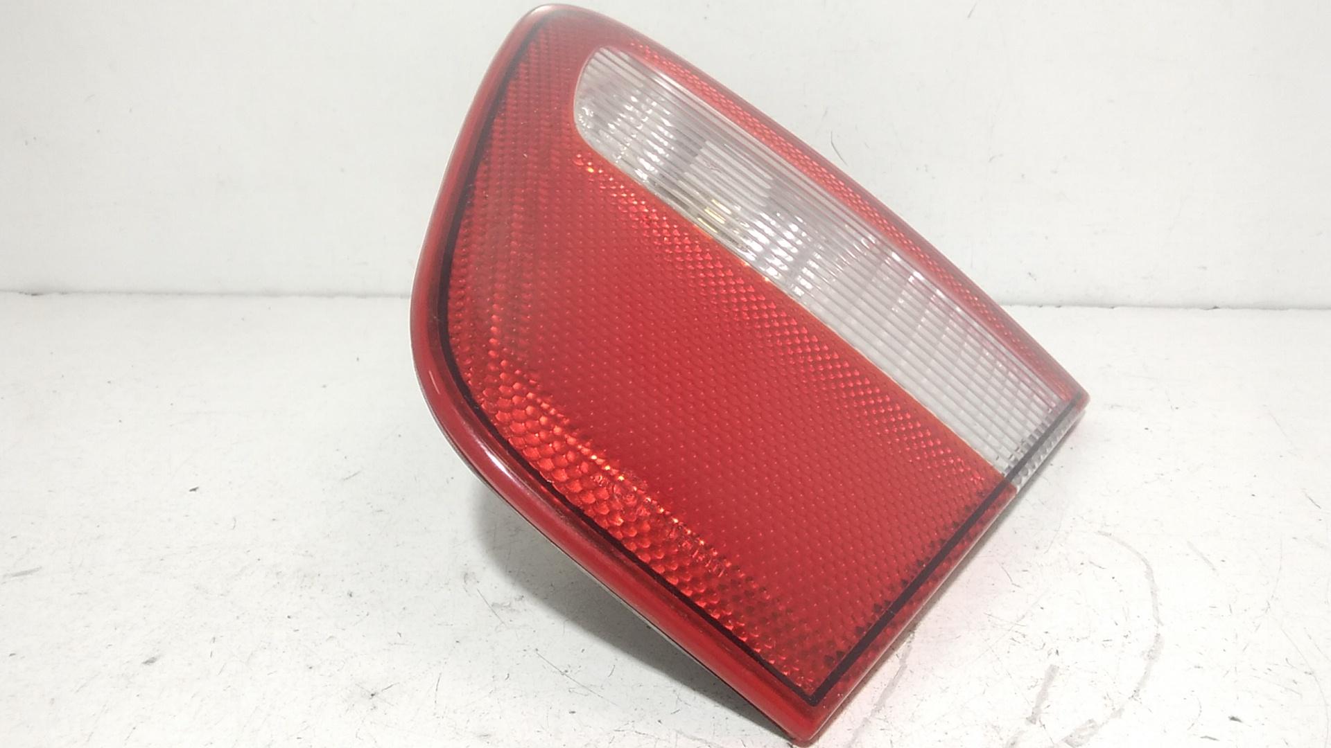 Stop Posteriore Destro Integrato nel Portello SEAT Cordoba Berlina 3 Serie