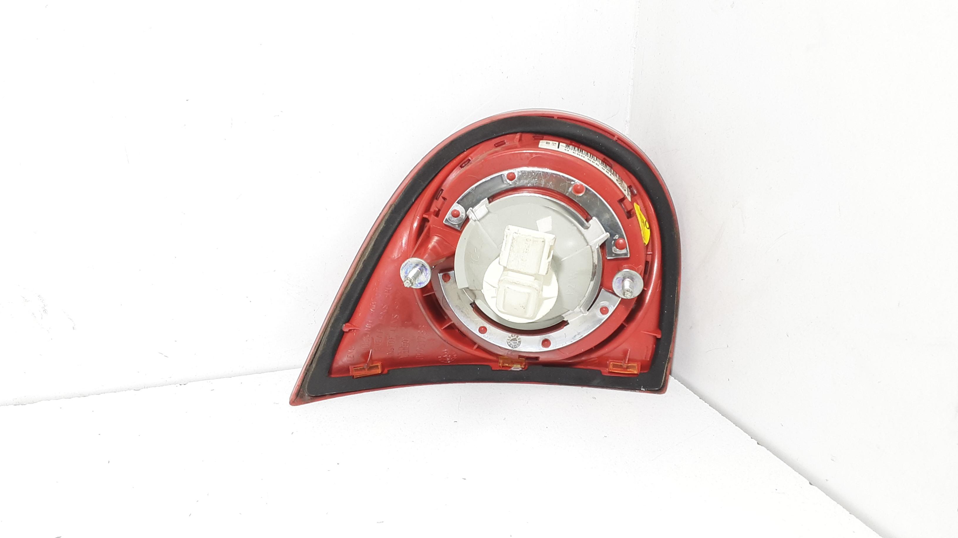 Stop Posteriore Destro Integrato nel Portello VOLKSWAGEN Golf 5 Berlina (03>08)