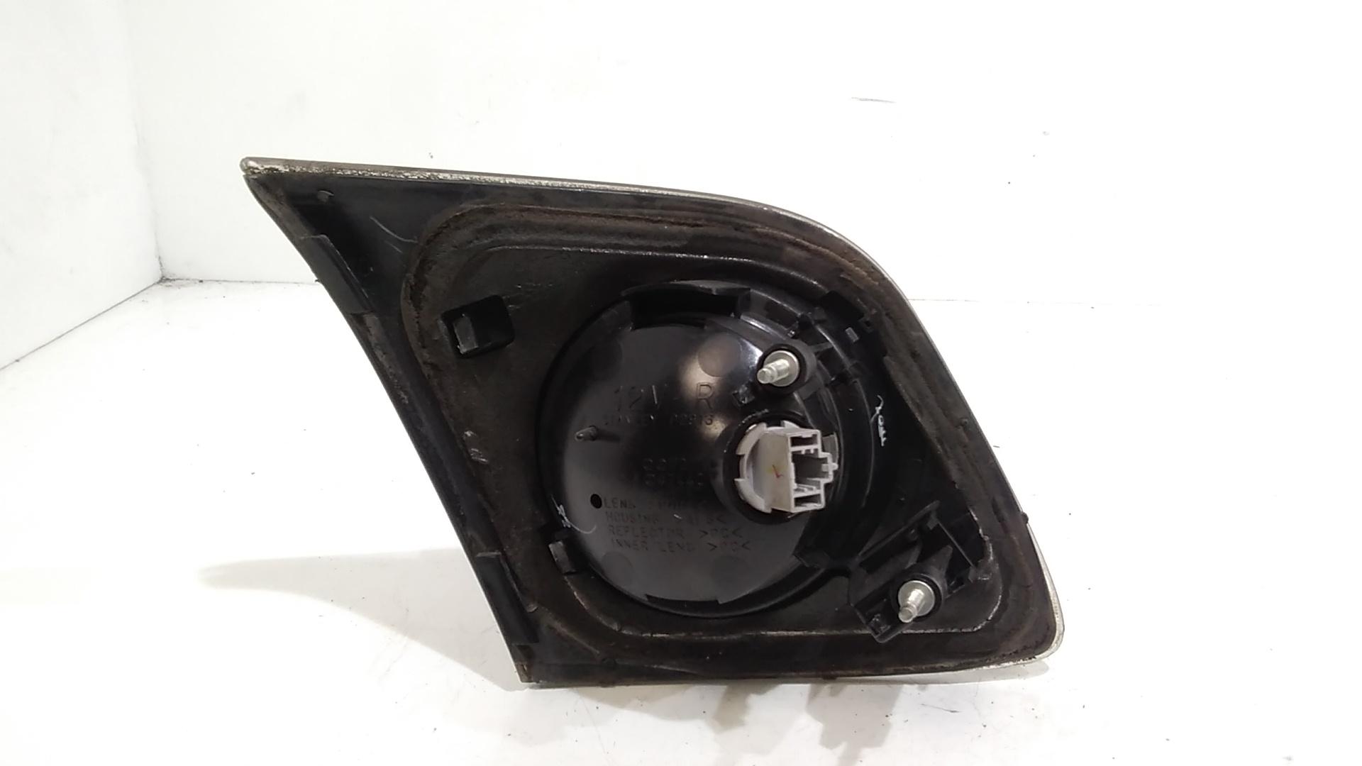 Stop Posteriore Destro Integrato nel Portello MAZDA 3 Berlina Serie (03>09)