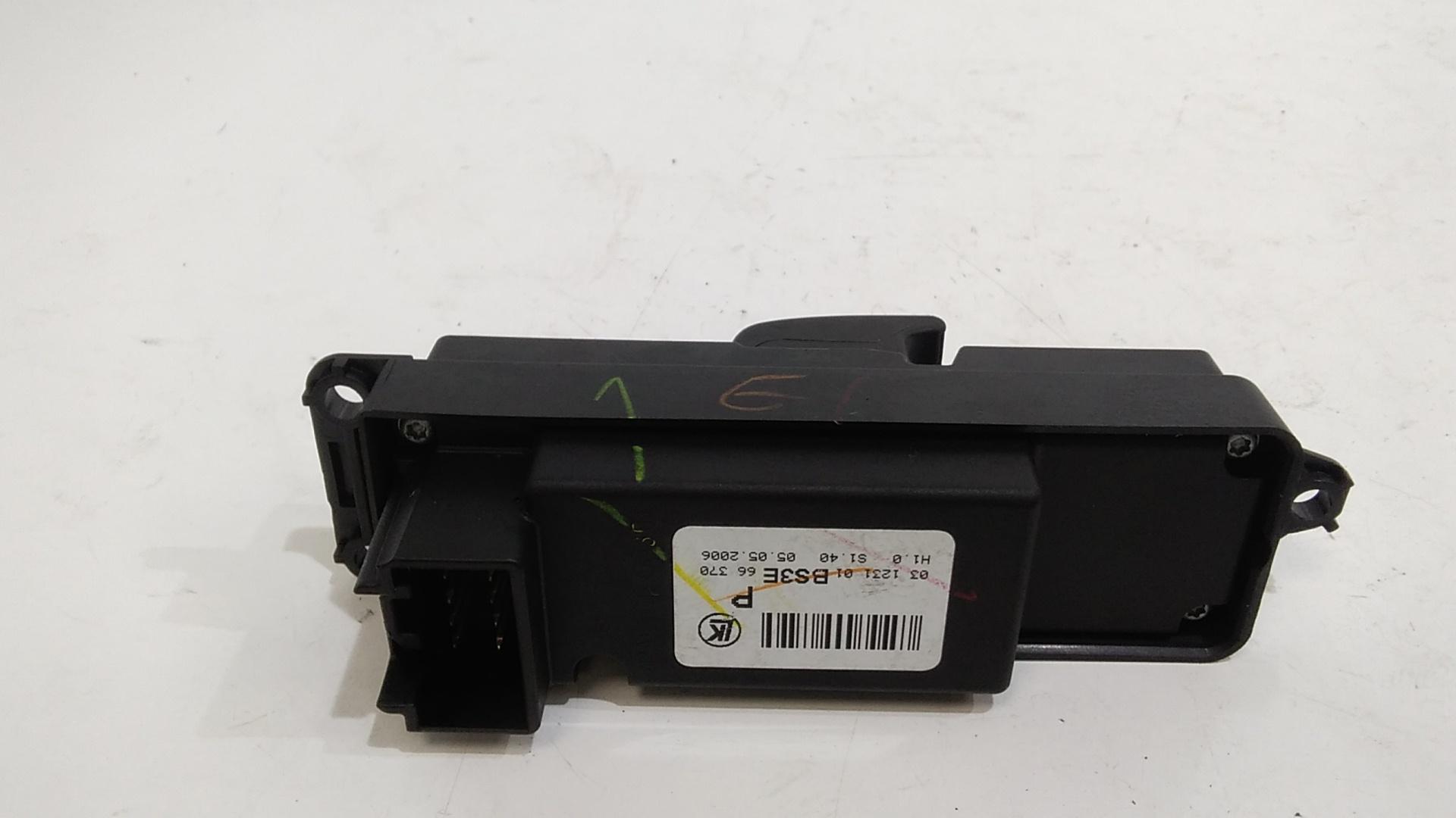 Pulsantiera Anteriore Destra Passeggero MAZDA 3 Berlina Serie (03>09)