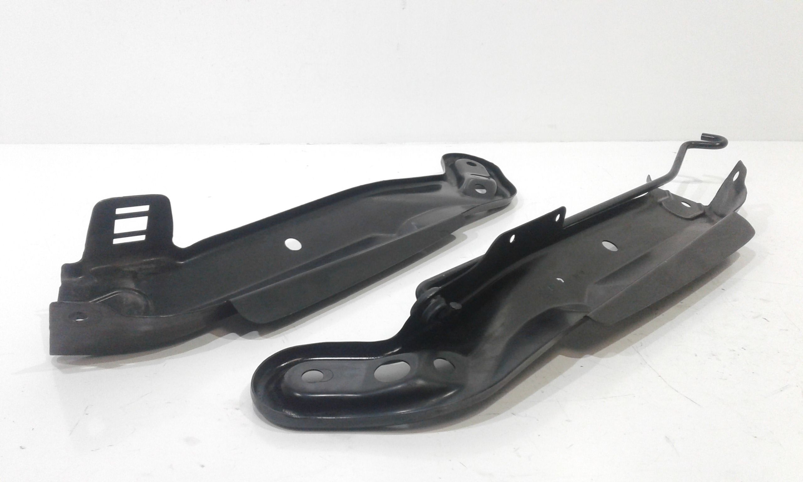 Staffe fari anteriori dx e sx VOLKSWAGEN Crafter Serie (17>)