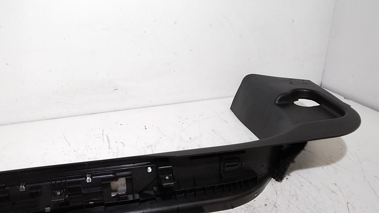 Batticalcagno anteriore sinistro JAGUAR E-Pace Serie  (17>)