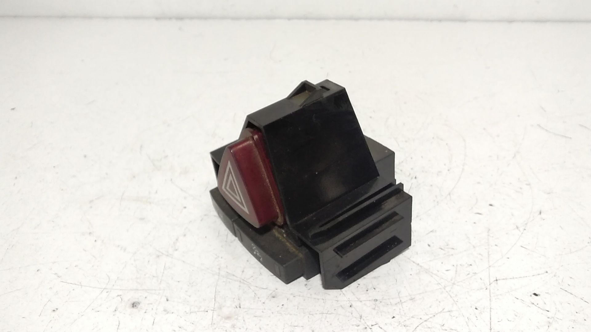 Pulsante luci di emergenza OPEL Corsa D 3P 1 Serie