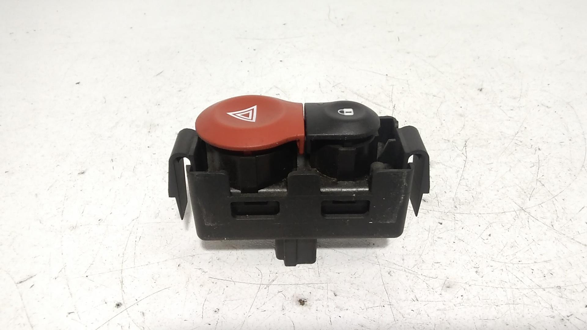 Pulsante luci di emergenza RENAULT Kangoo 4 Serie