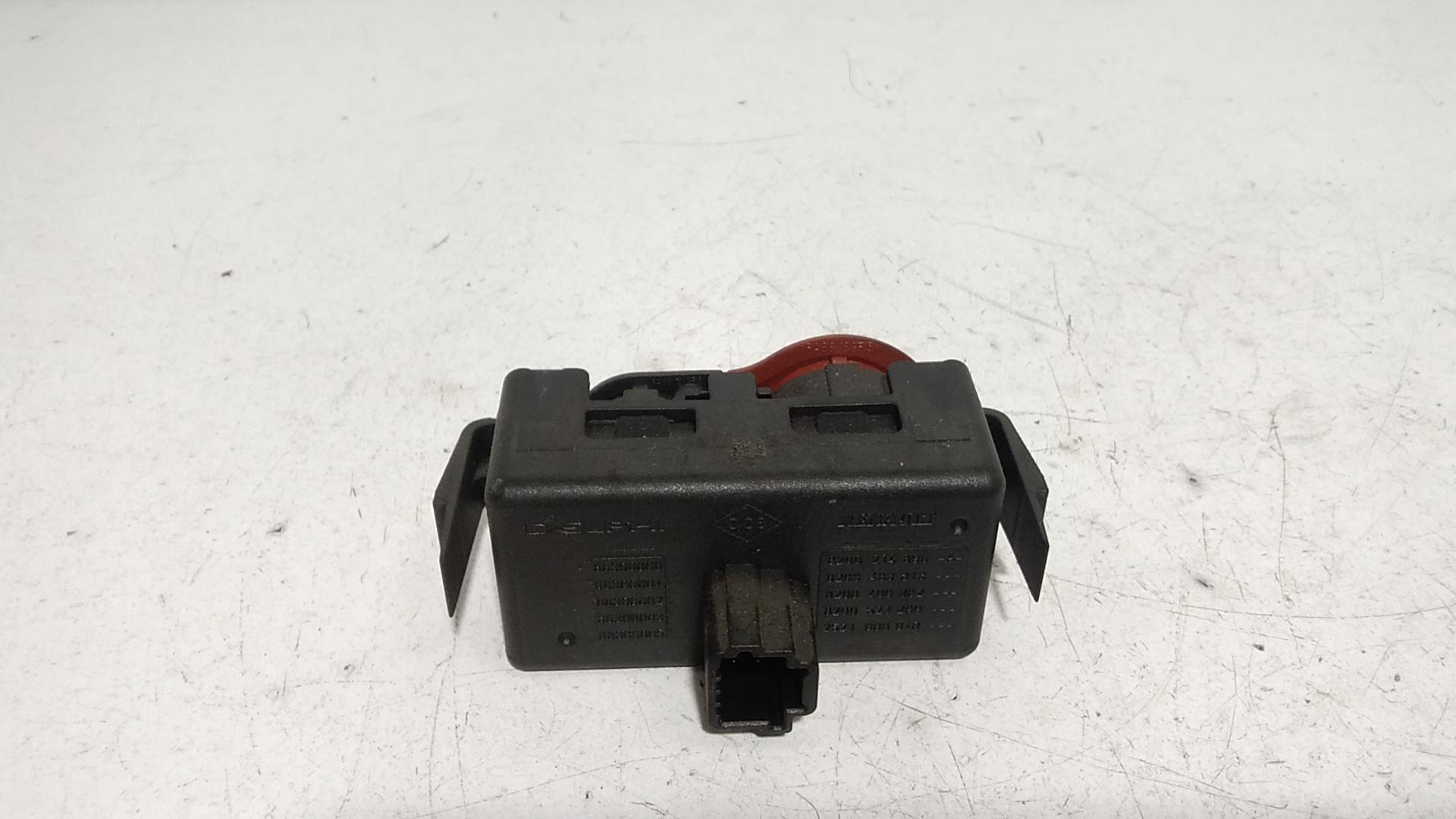 Pulsante luci di emergenza RENAULT Modus 1 Serie