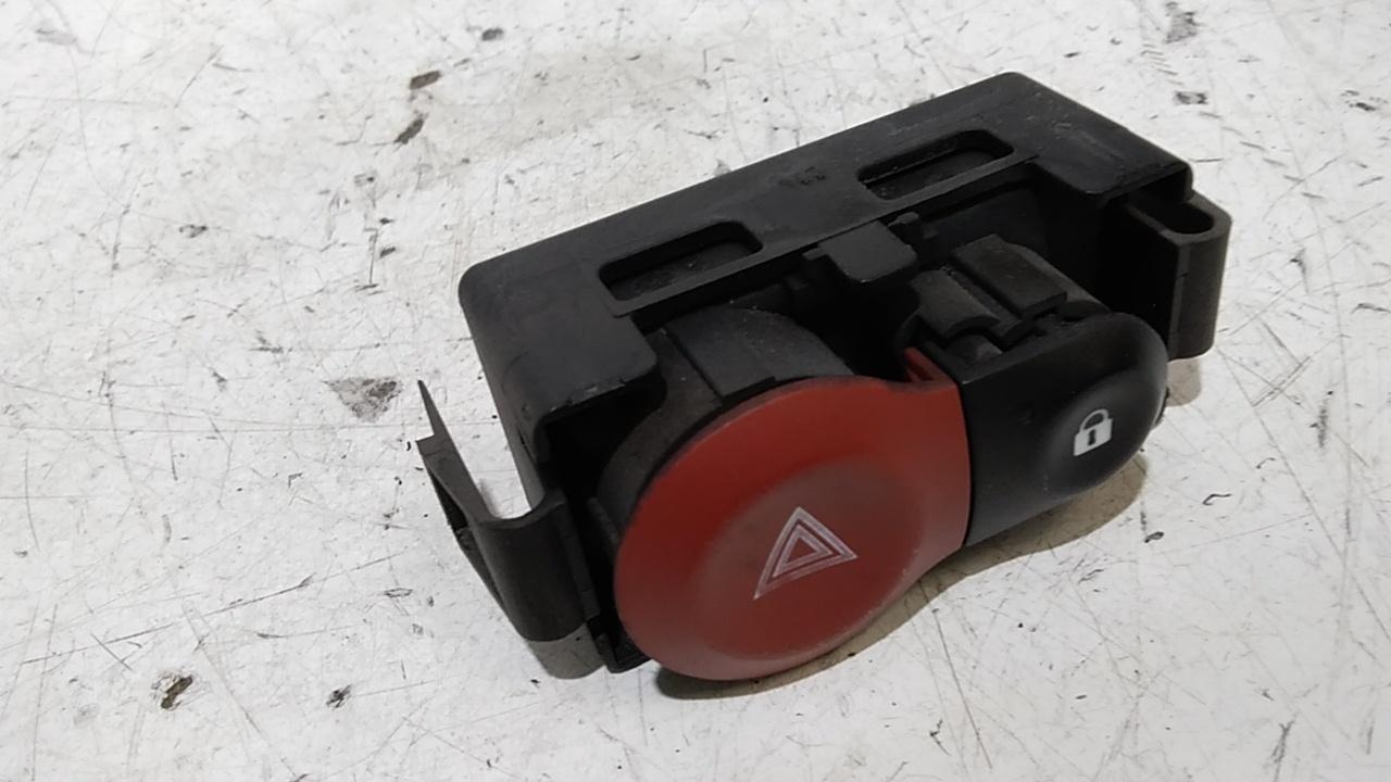 Pulsante luci di emergenza RENAULT Modus 1 Serie