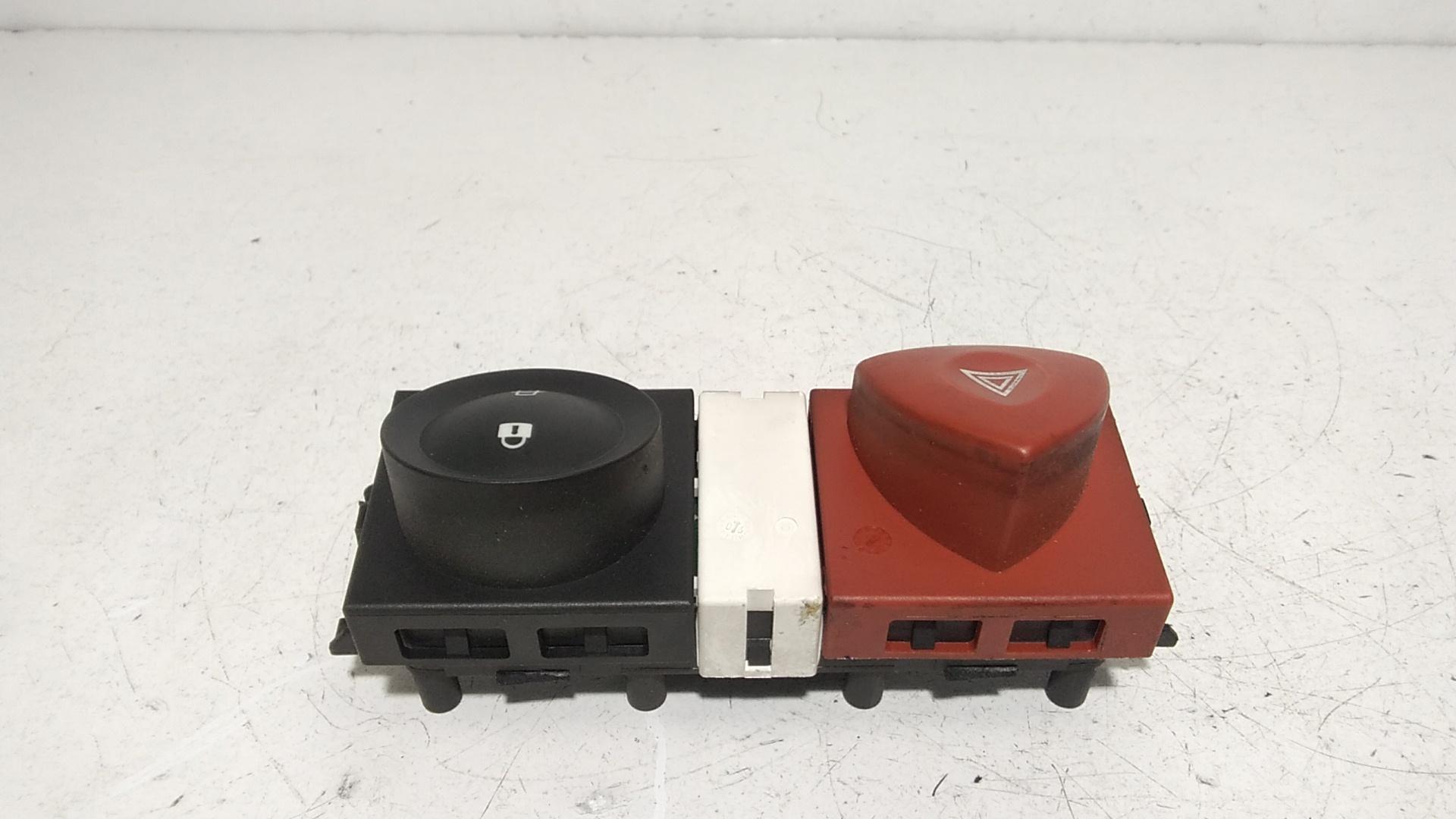 Pulsante luci di emergenza RENAULT Megane ll Serie (06>08)