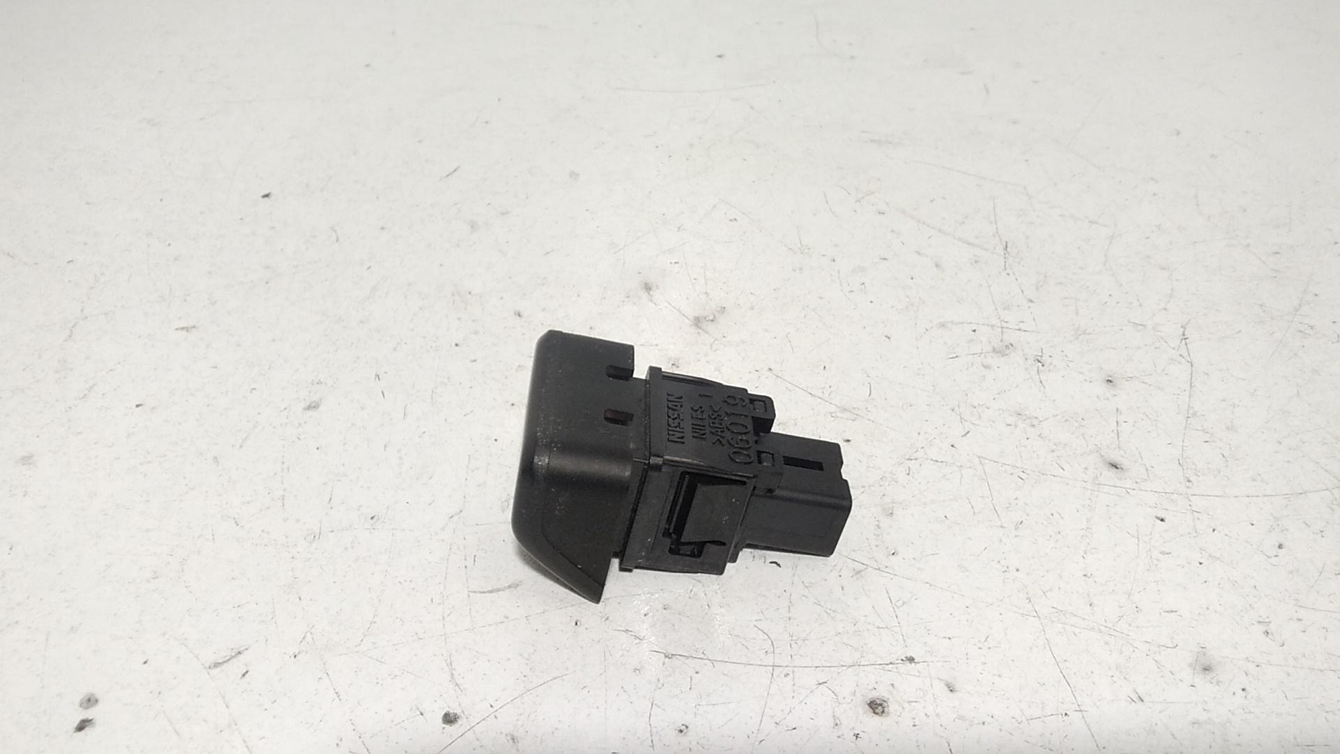 Pulsante luci di emergenza NISSAN Note 1 Serie