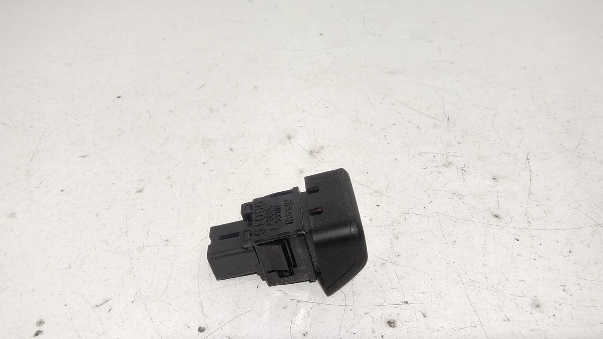 Pulsante luci di emergenza NISSAN Note 1 Serie