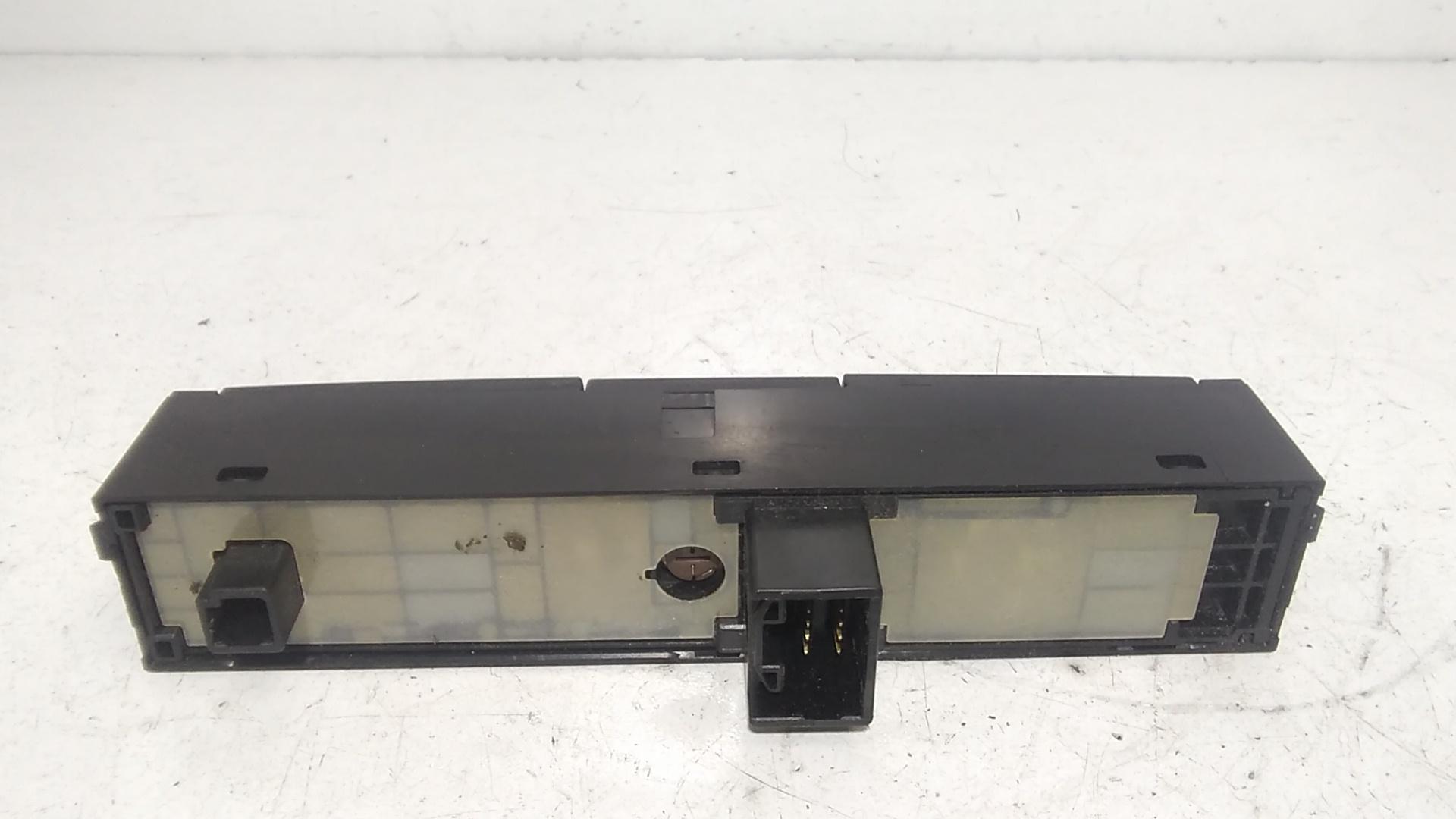 Pulsante luci di emergenza TOYOTA Corolla Verso 2 Serie