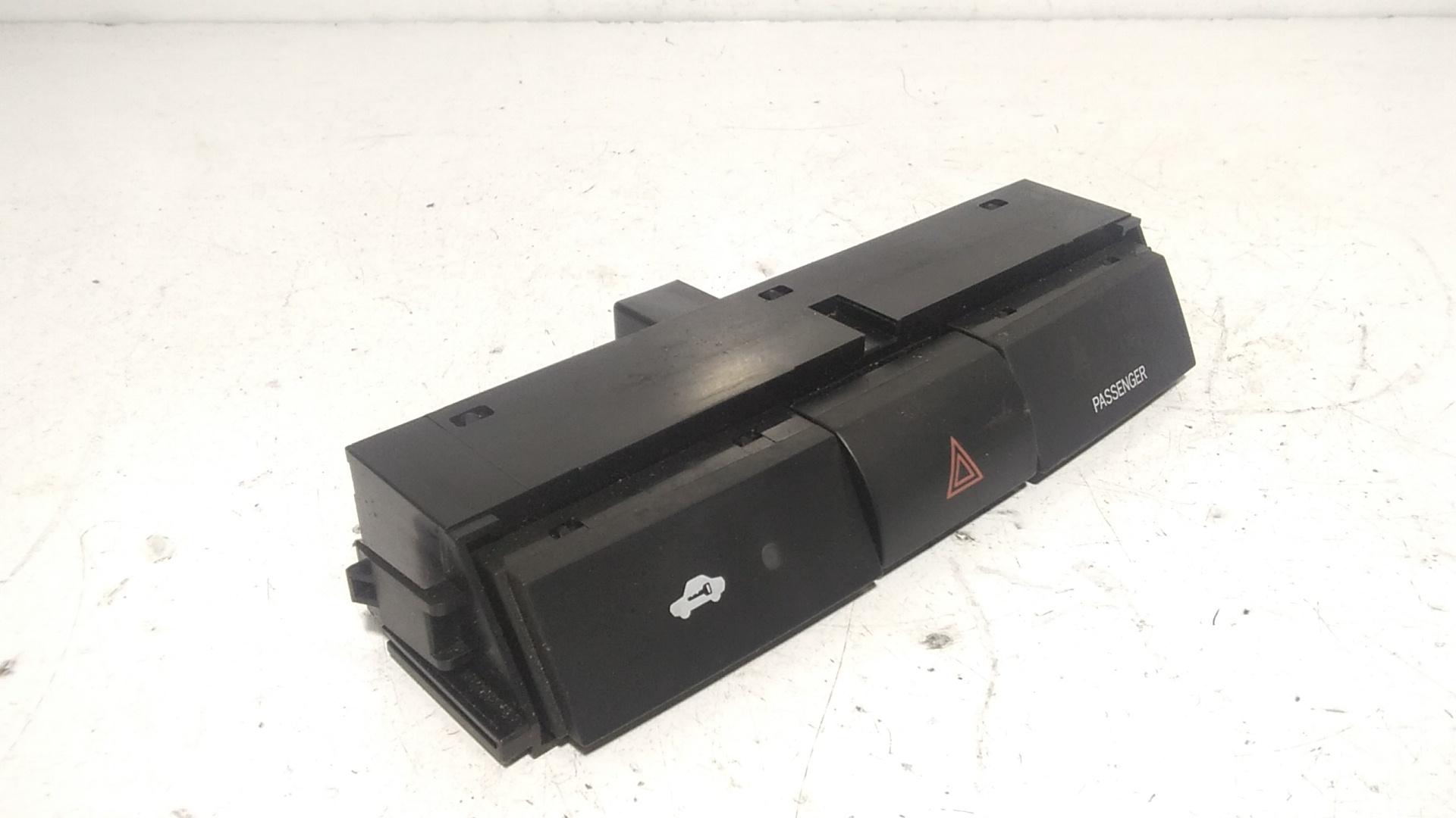 Pulsante luci di emergenza TOYOTA Corolla Verso 2 Serie