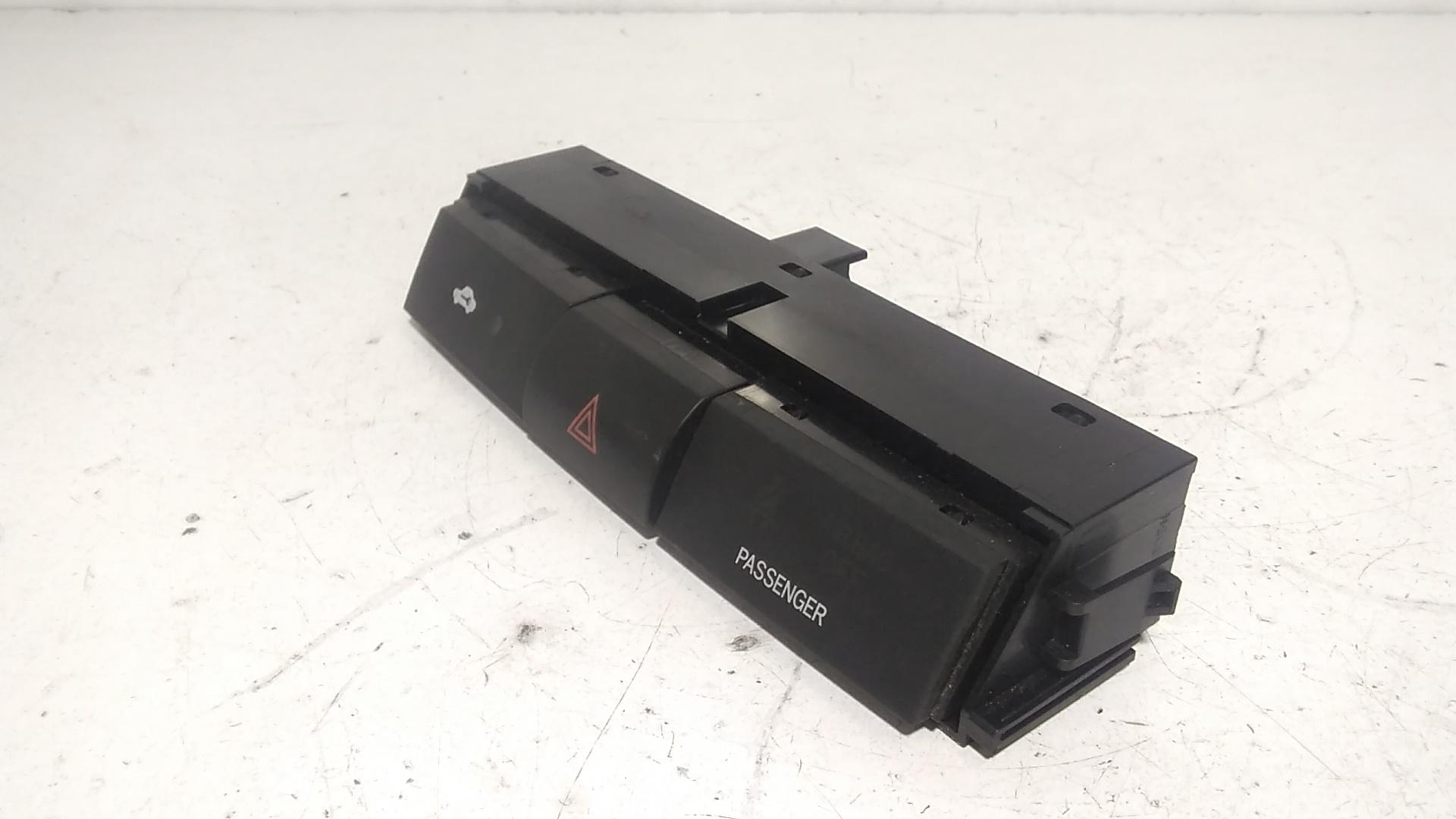 Pulsante luci di emergenza TOYOTA Corolla Verso 2 Serie