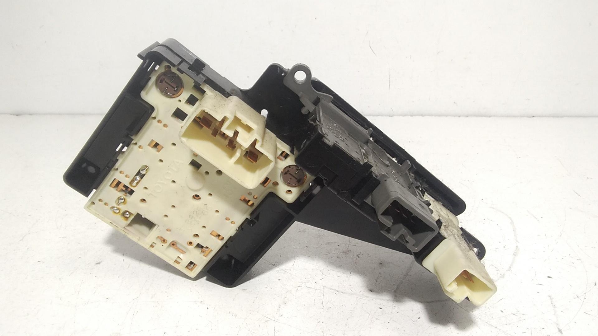 Pulsante luci di emergenza TOYOTA Yaris 2 Serie