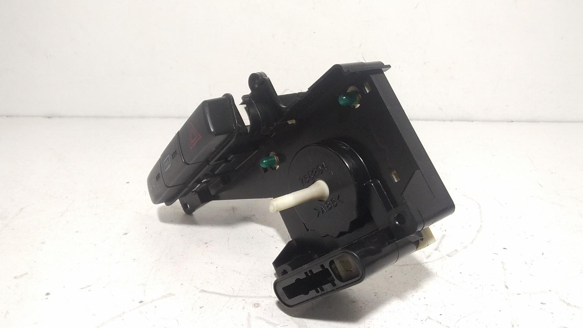 Pulsante luci di emergenza TOYOTA Yaris 2 Serie