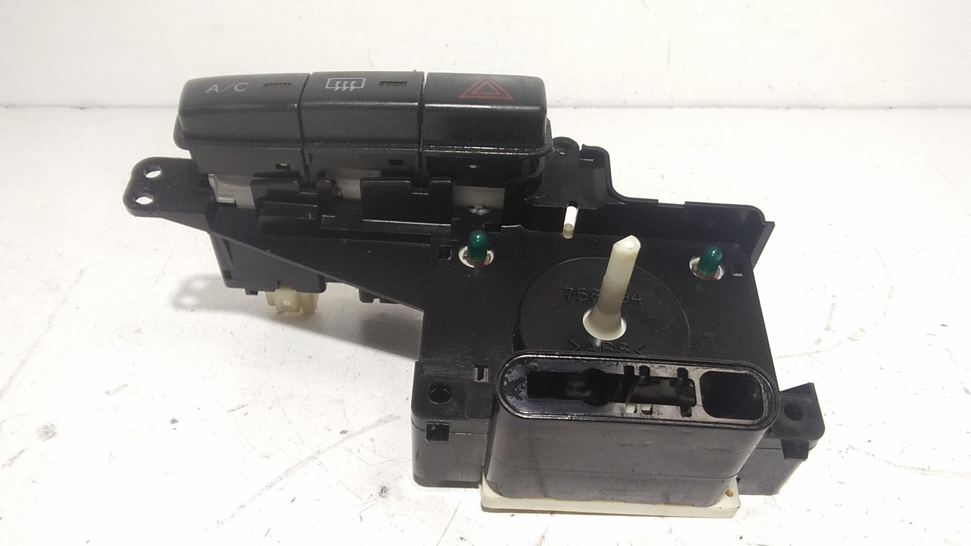 Pulsante luci di emergenza TOYOTA Yaris 2 Serie