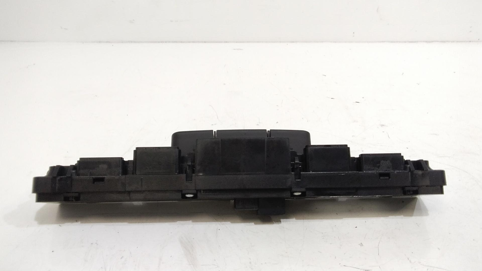 Pulsante luci di emergenza MERCEDES Vito Serie (W447) (14>)