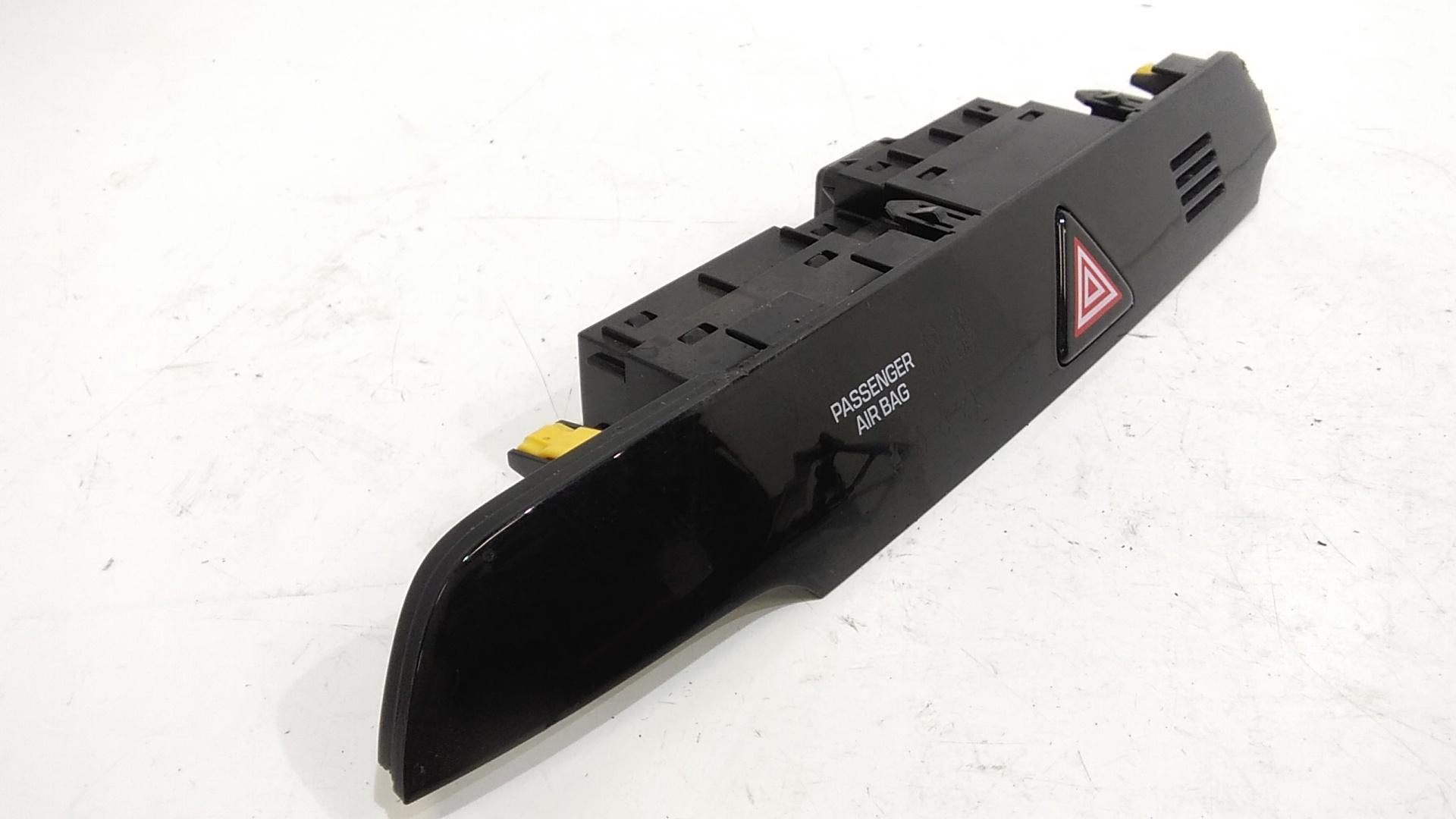 Pulsante luci di emergenza HYUNDAI Tucson serie