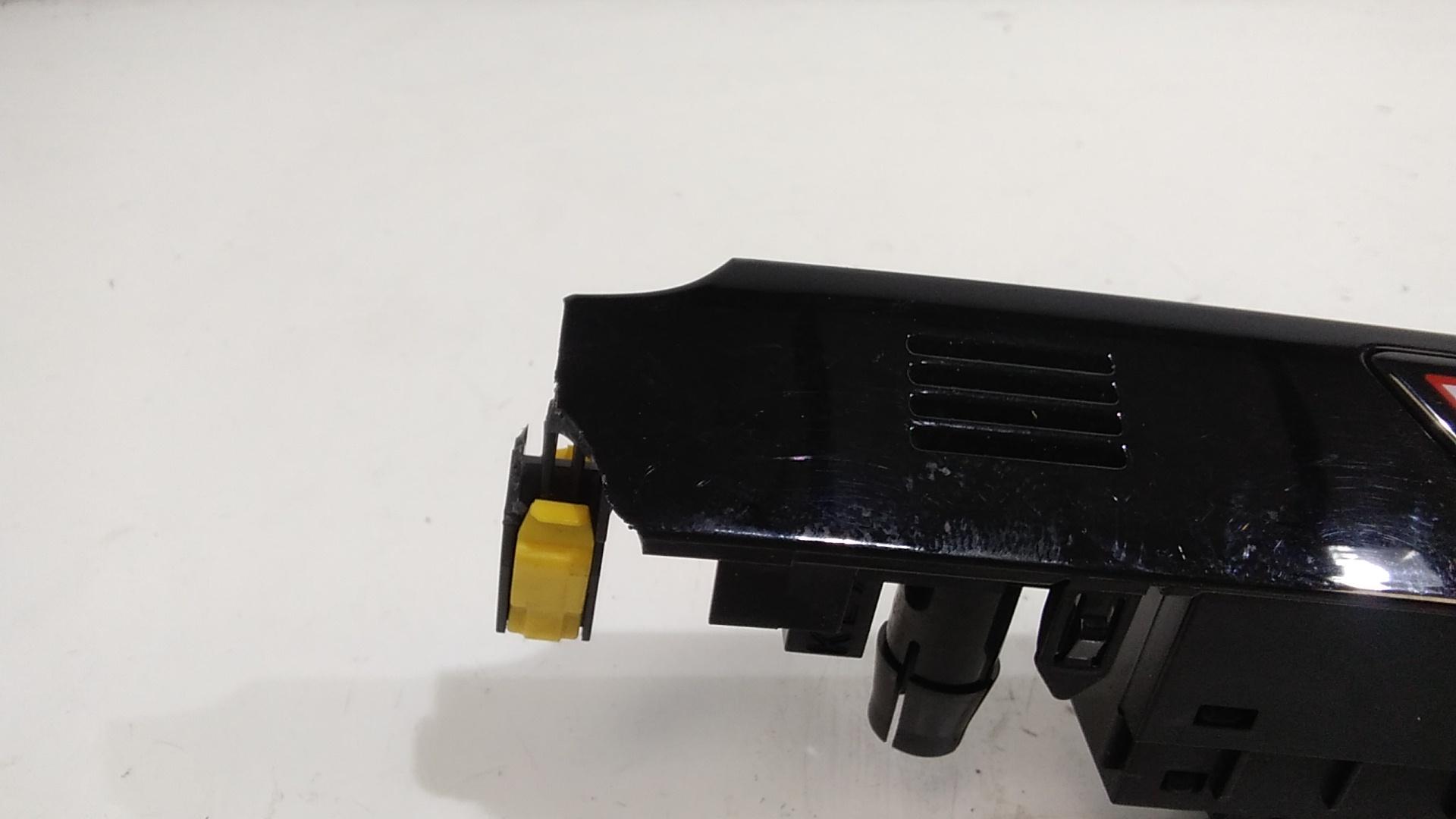 Pulsante luci di emergenza HYUNDAI Tucson serie