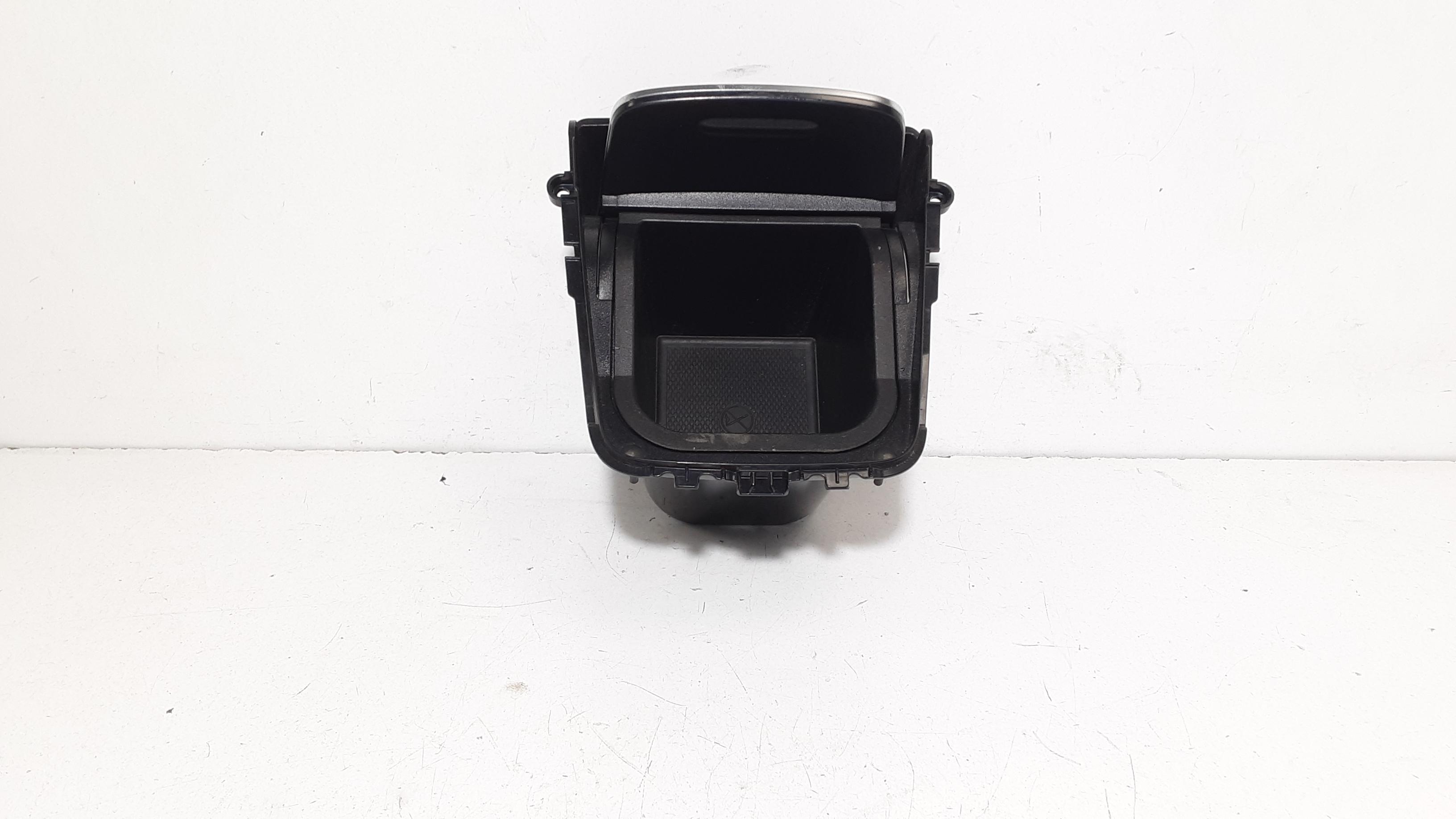 Cassetto porta oggetti MERCEDES CLA Serie (13>)