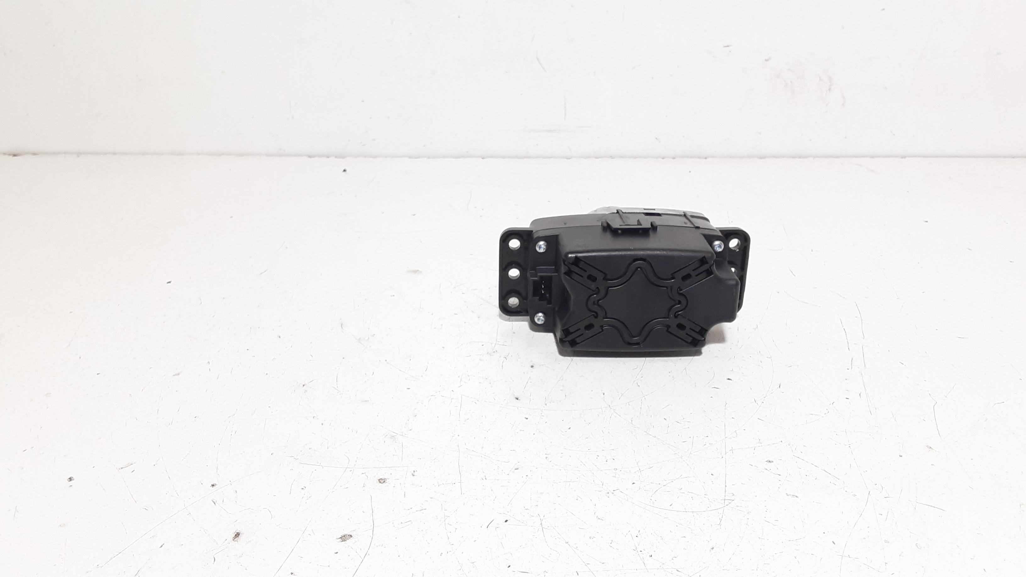 Comandi navigatore MERCEDES CLA Serie (13>)