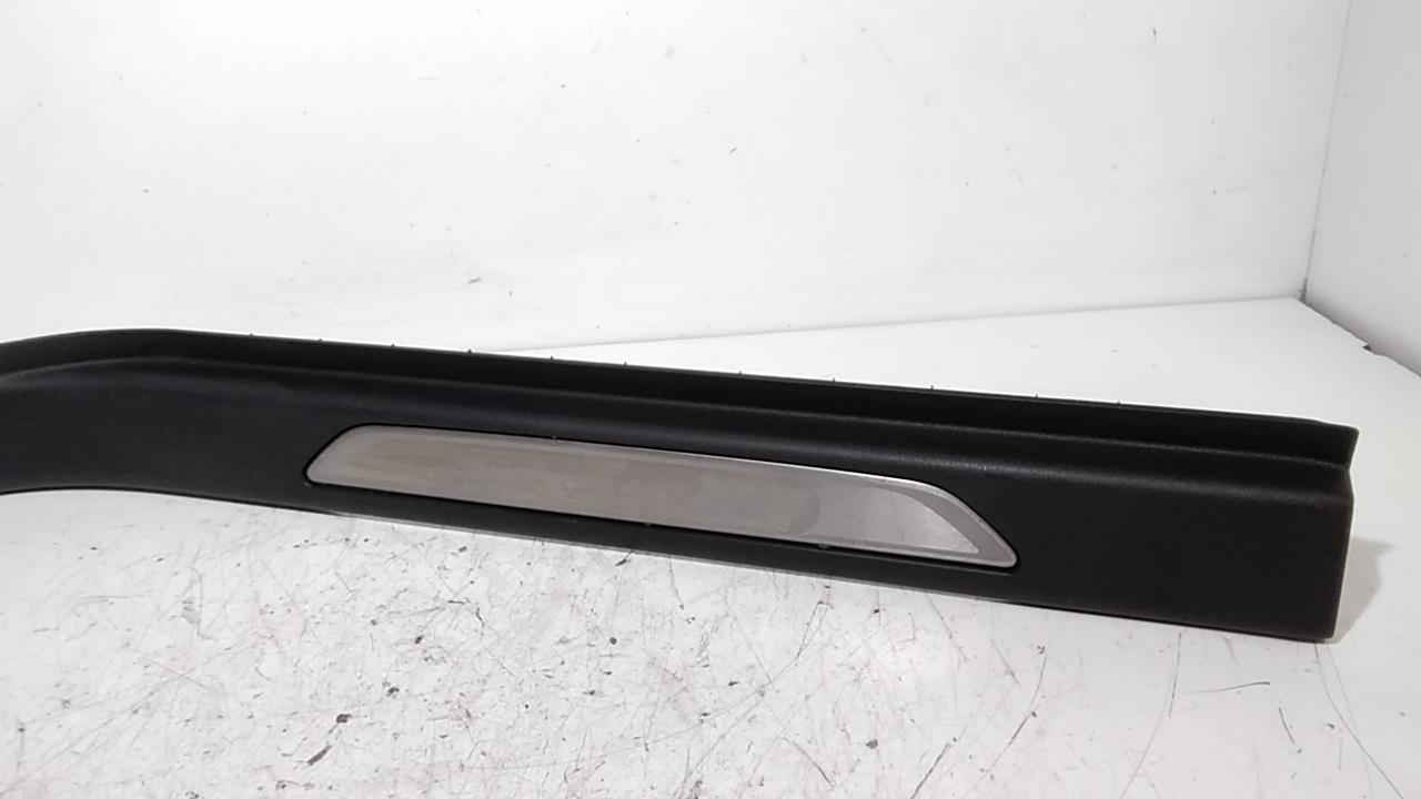 Batticalcagno Anteriore Destro JAGUAR E-Pace Serie  (17>)