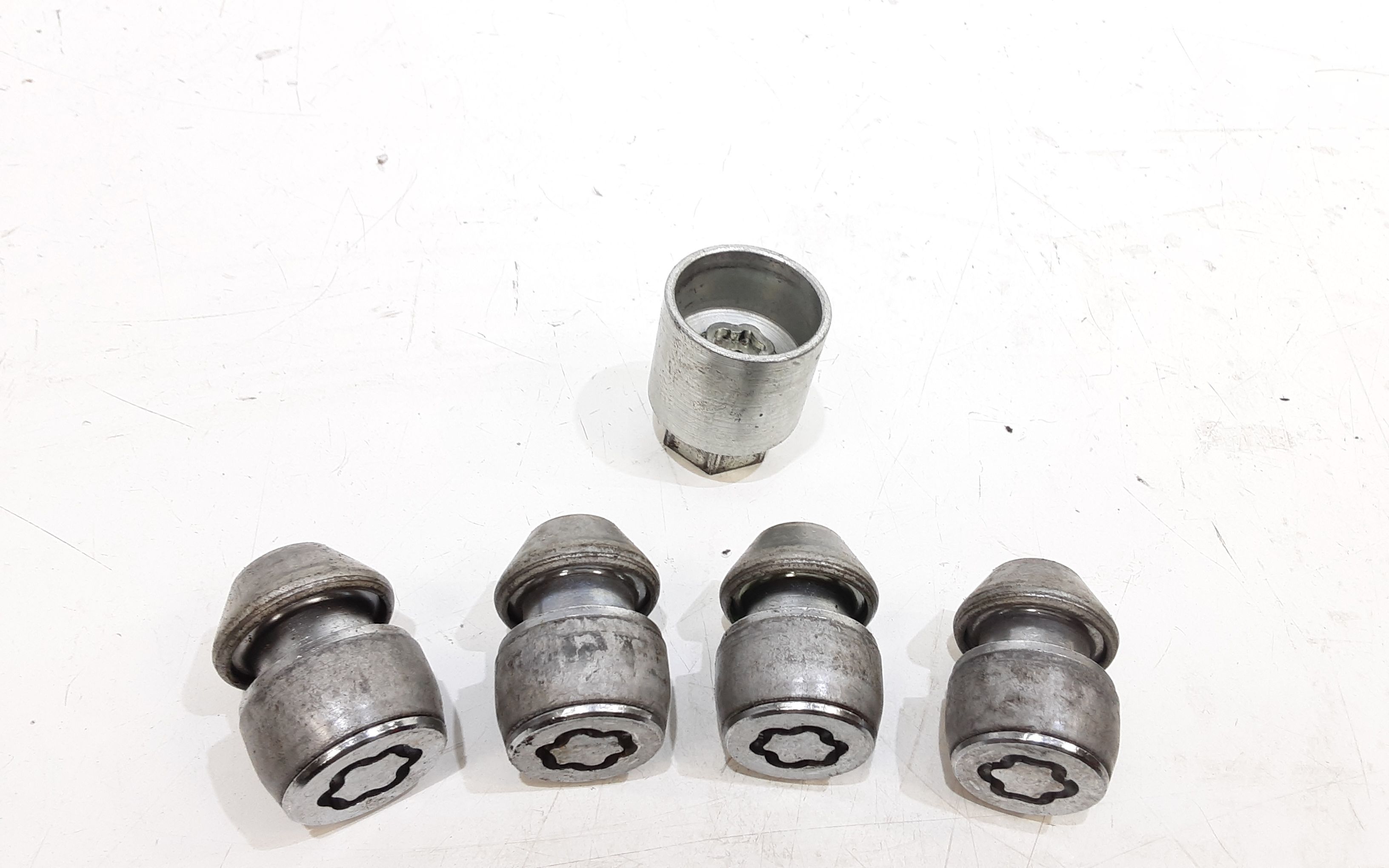 Bulloni perni cerchi auto JAGUAR E-Pace Serie  (17>)