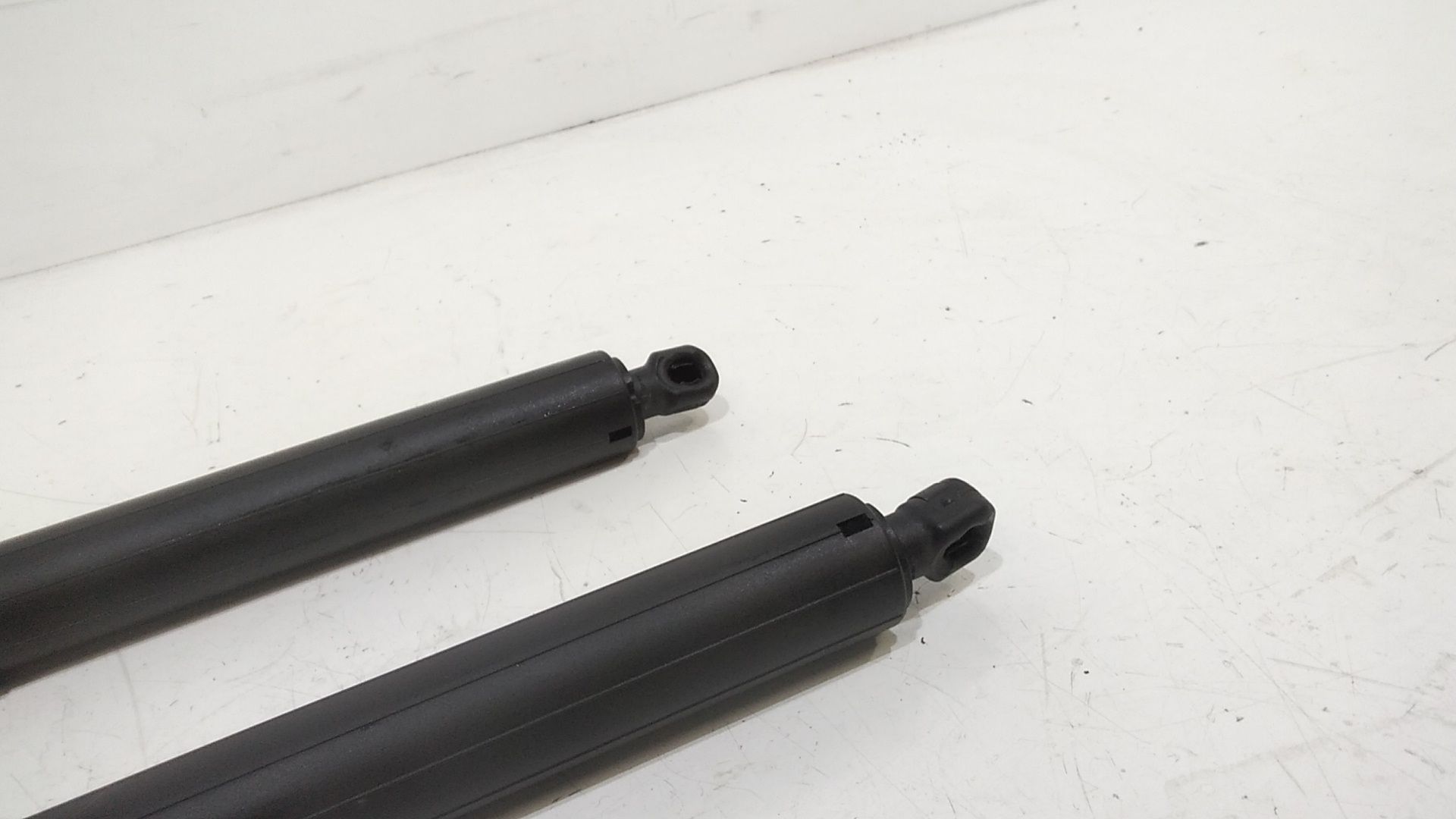 Pistoncini cofano Post. BMW Serie 1 F40 (19>)