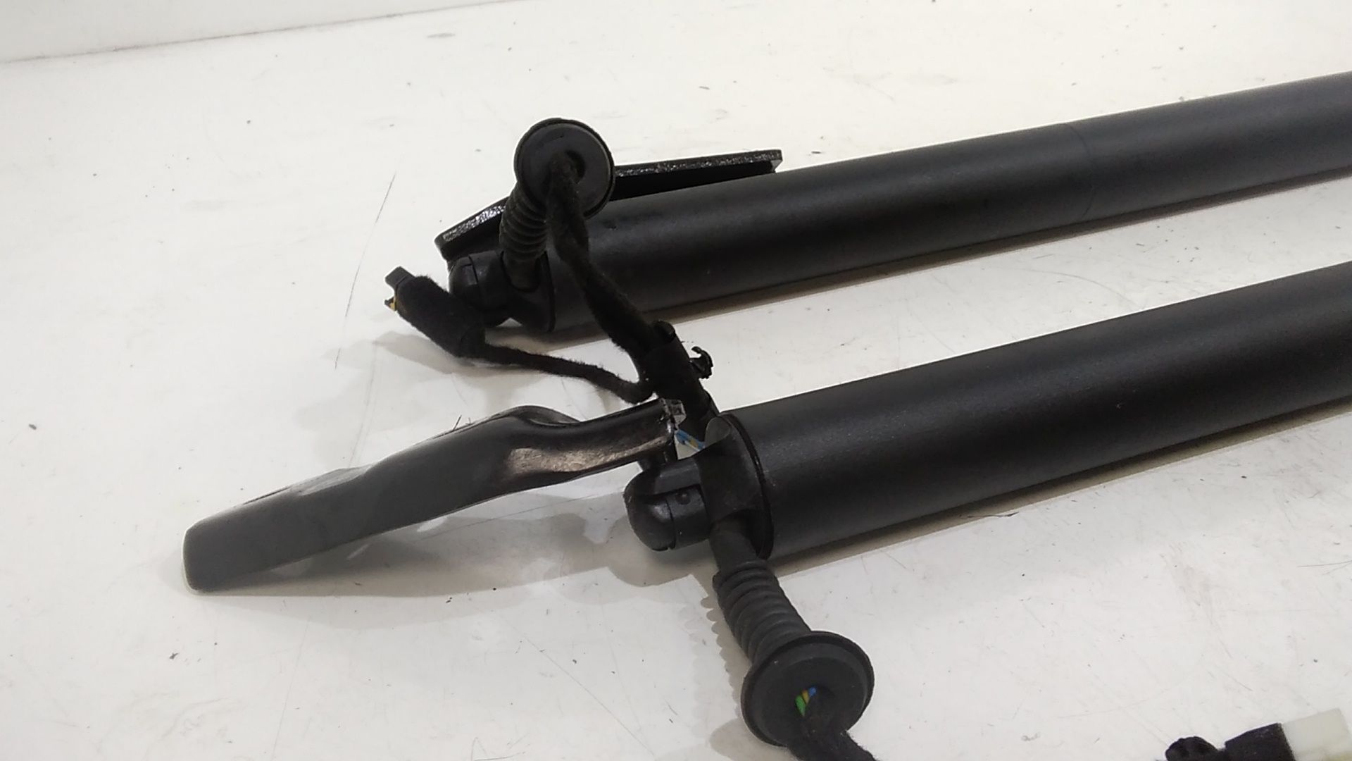 Pistoncini cofano Post. BMW Serie 1 F40 (19>)