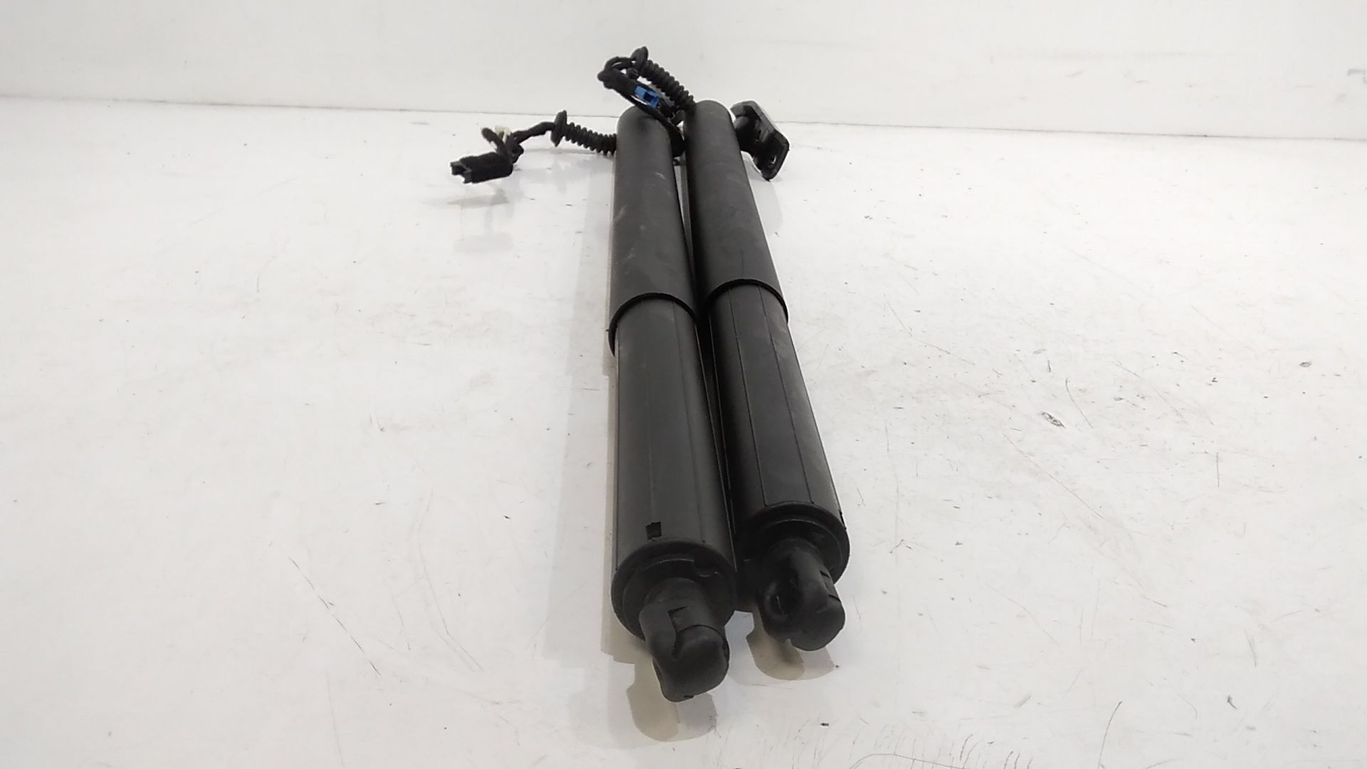 Pistoncini cofano Post. BMW Serie 1 F40 (19>)