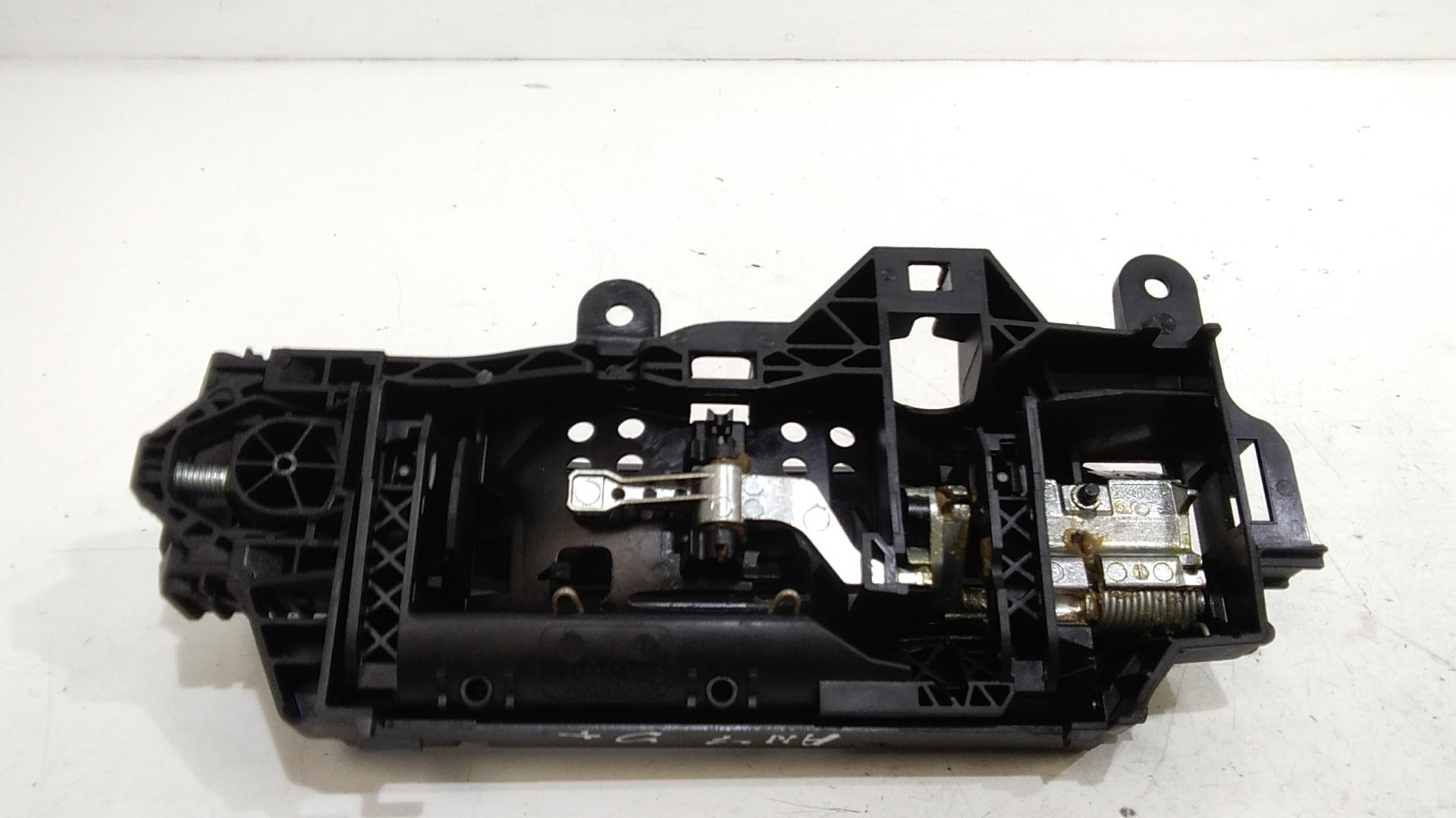 Maniglia esterna Anteriore Destra AUDI A4 Avant (8W5)
