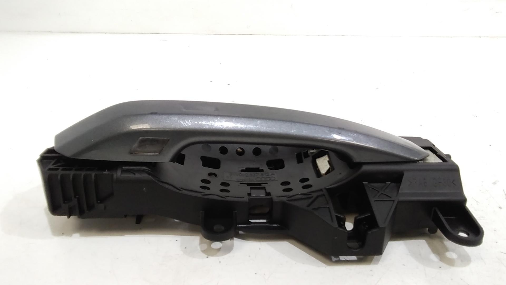 Maniglia esterna Anteriore Destra AUDI A4 Avant (8W5)