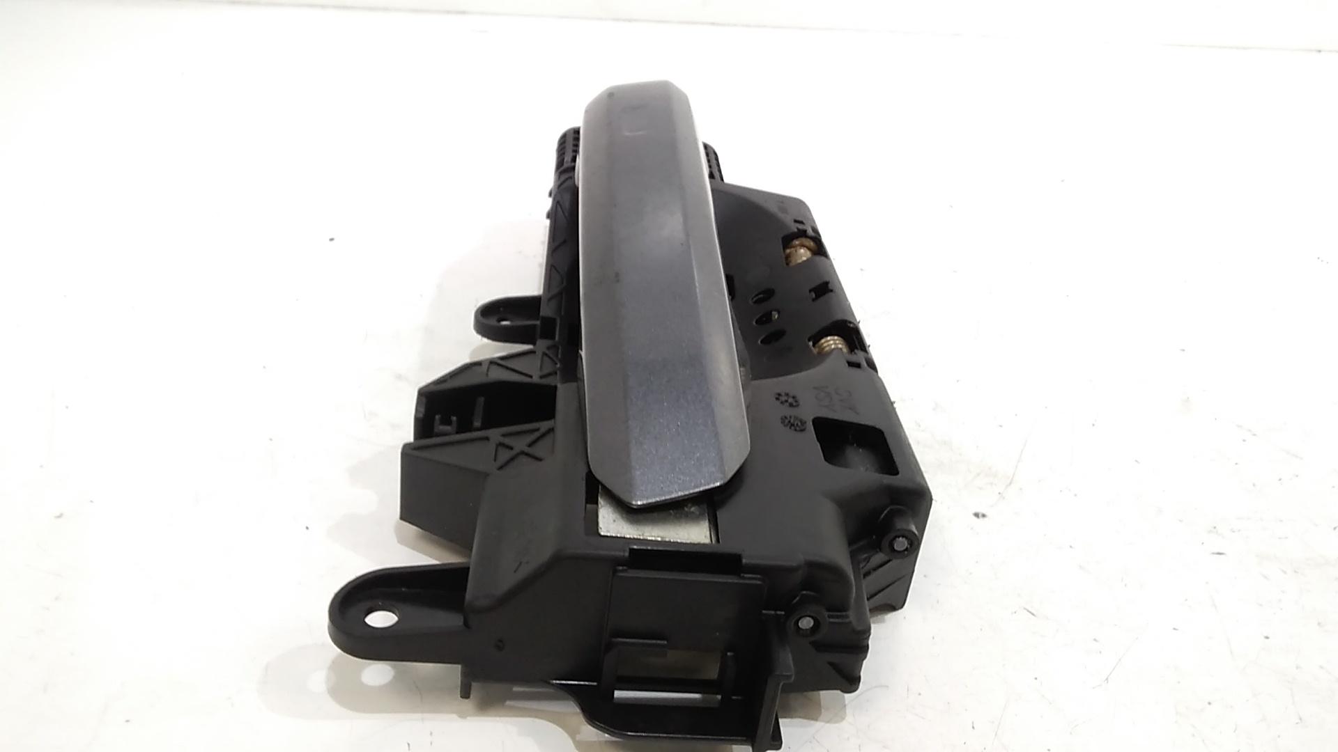 Maniglia esterna Anteriore Destra AUDI A4 Avant (8W5)