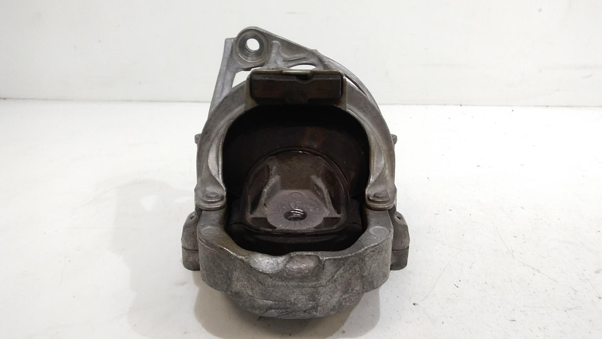 Supporto motore AUDI A4 Avant (8W5)
