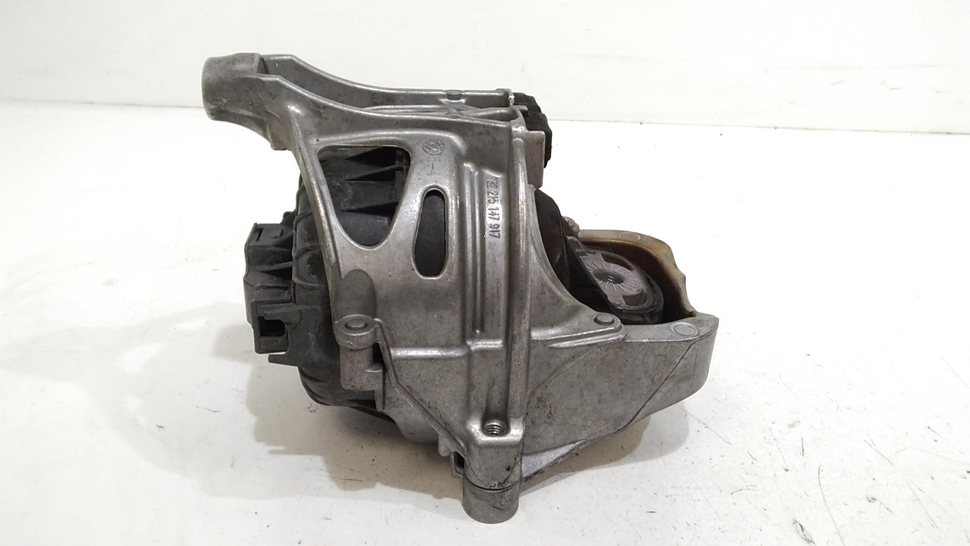 Supporto motore AUDI A4 Avant (8W5)