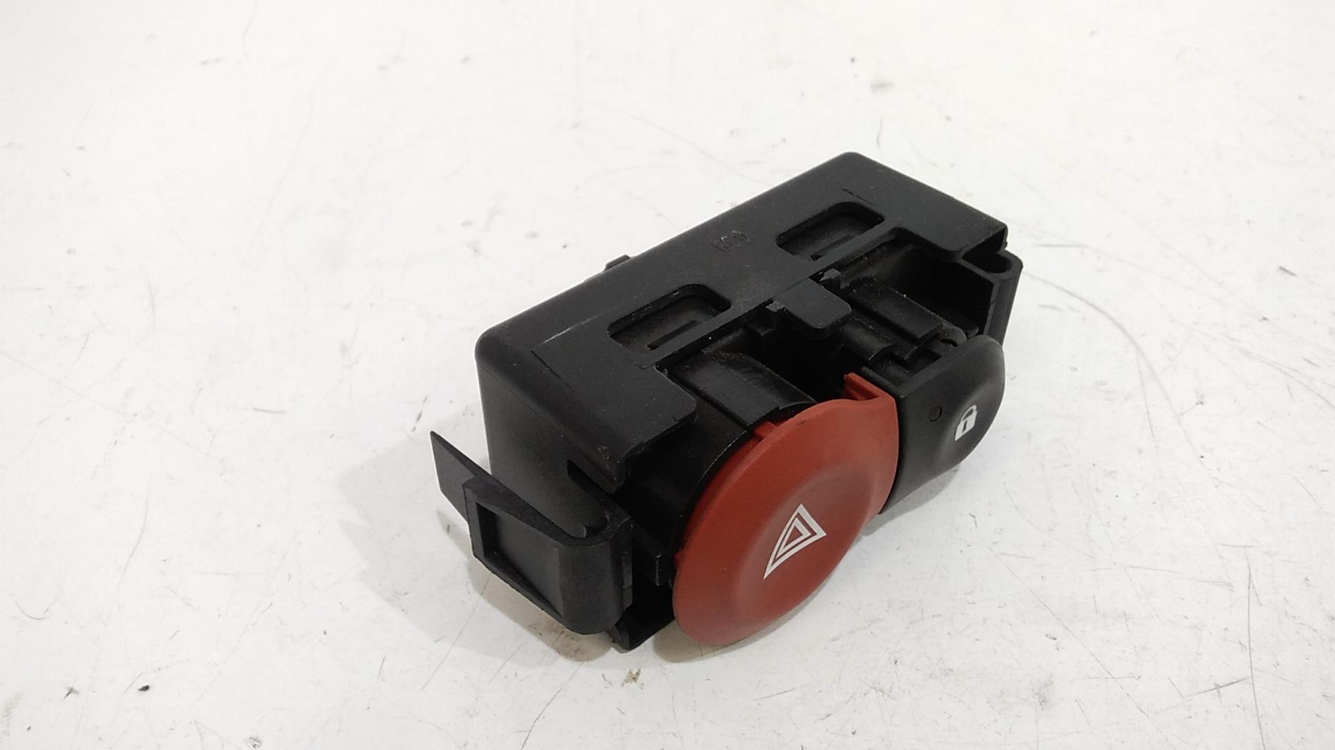 Pulsante luci di emergenza RENAULT Clio Serie (08>15)
