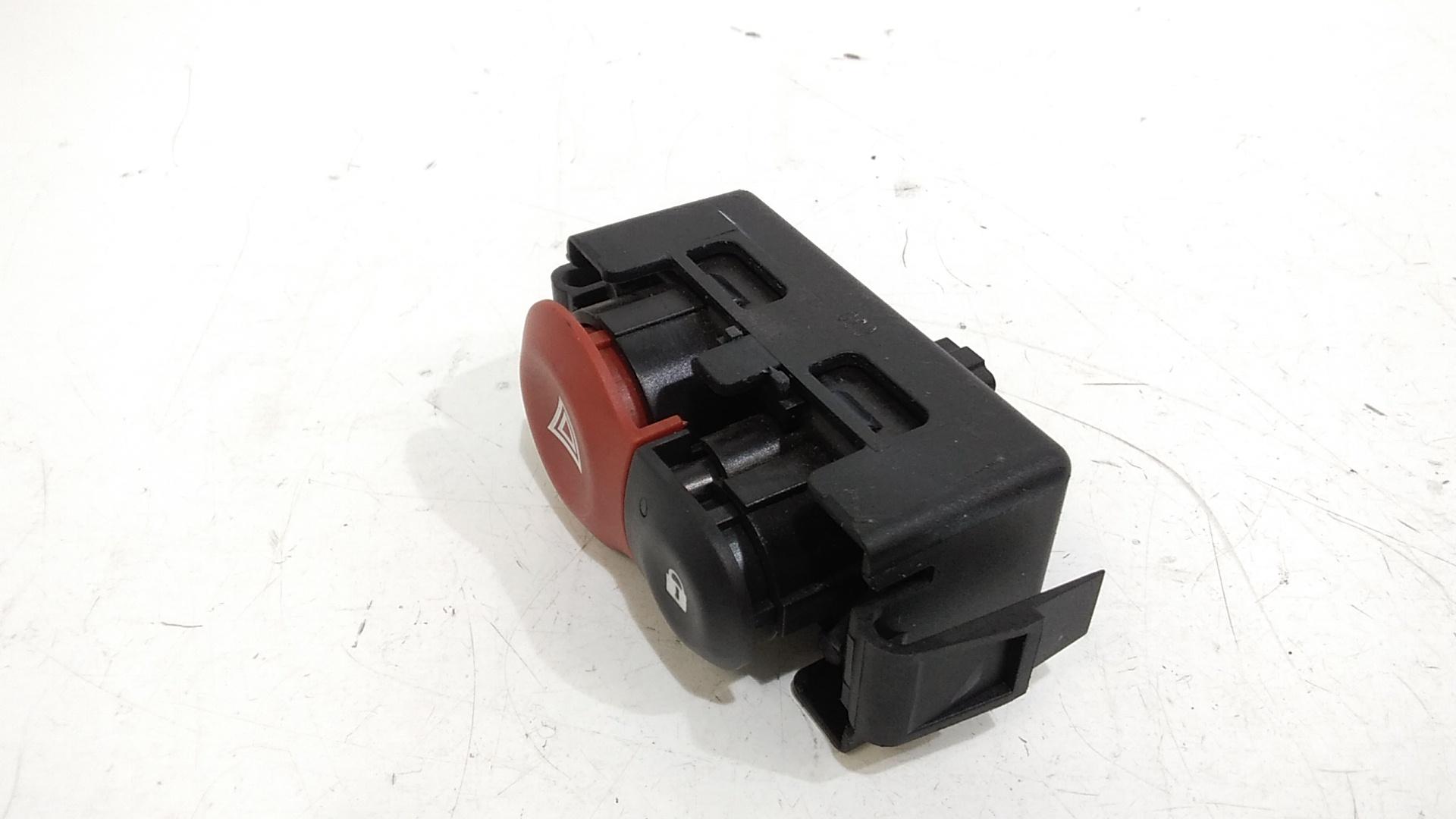 Pulsante luci di emergenza RENAULT Clio Serie (08>15)