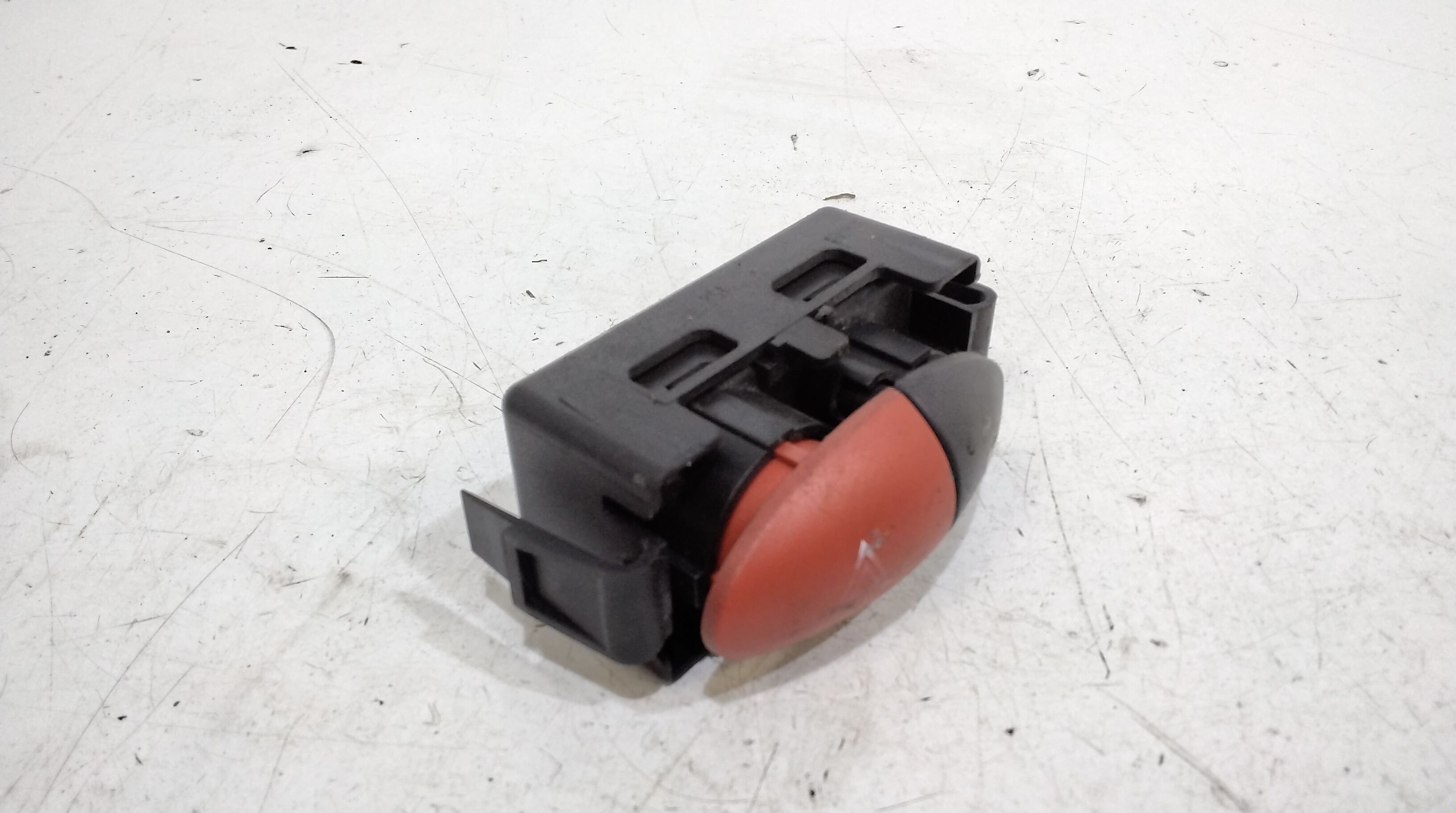 Pulsante luci di emergenza RENAULT Twingo II serie  (07>14)