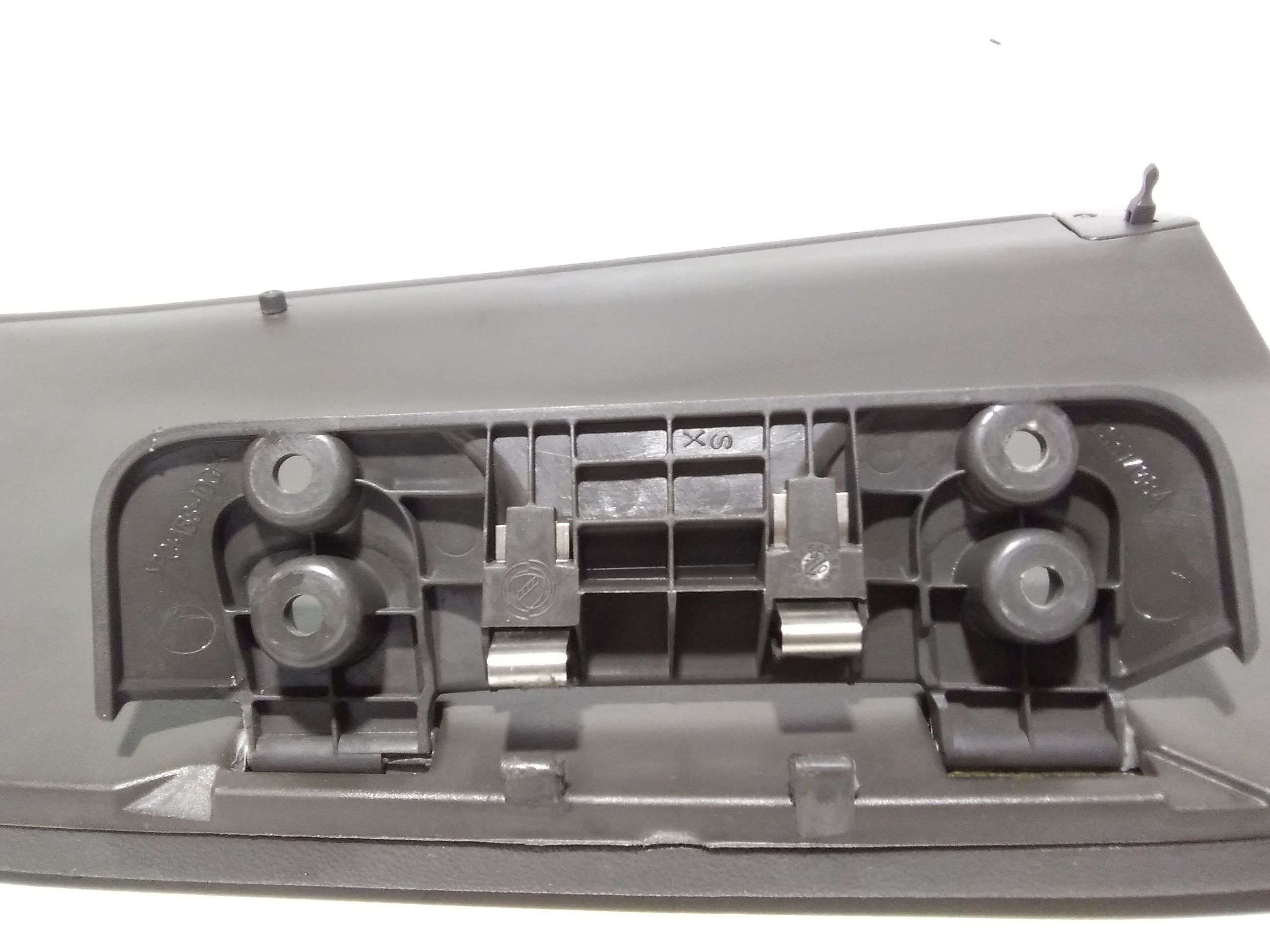 Sportellino porta oggetti