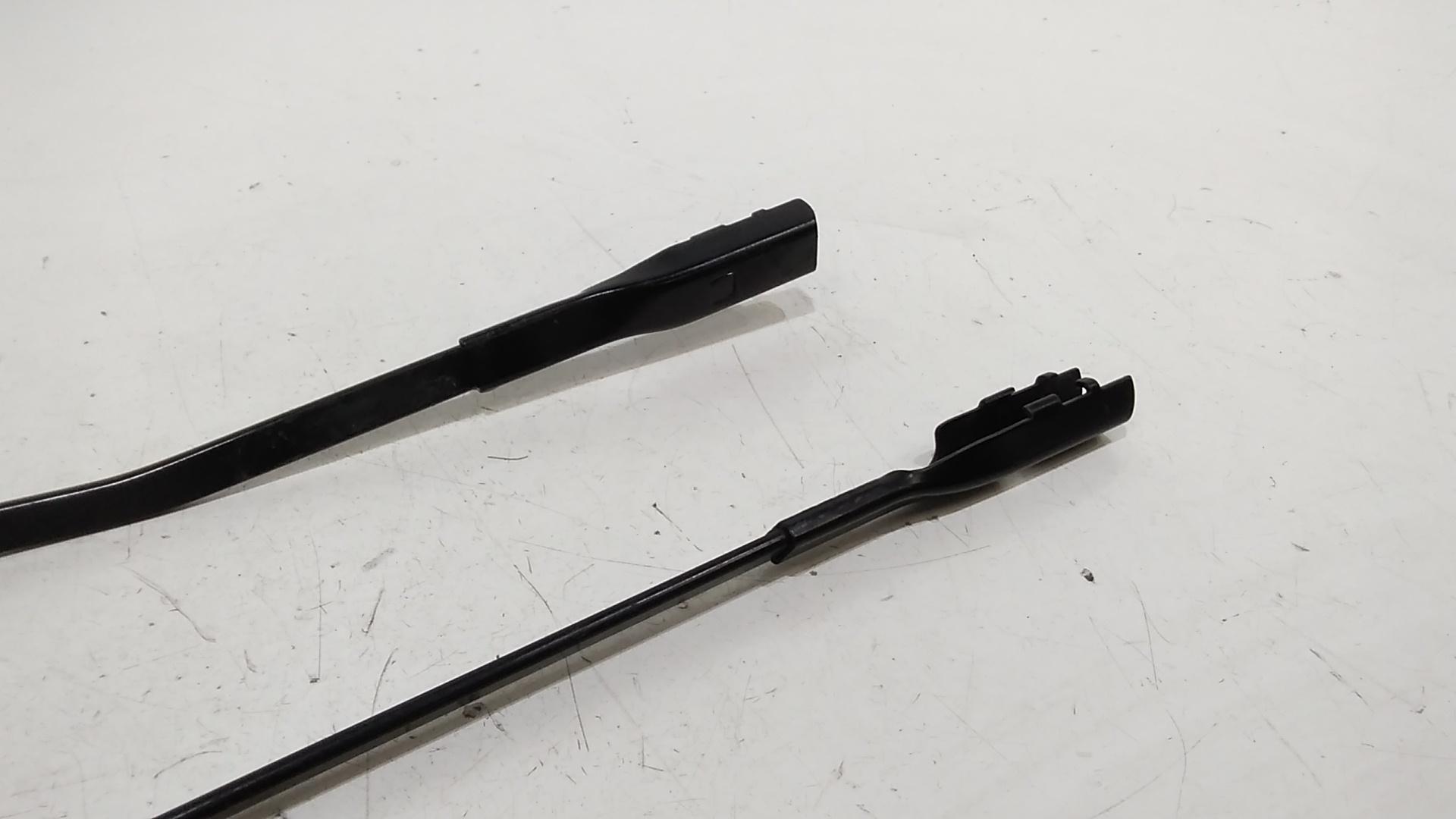 Bracci Tergi ant. AUDI A4 Avant (8W5)