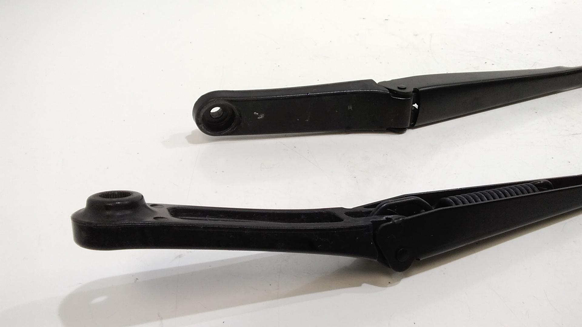 Bracci Tergi ant. AUDI A4 Avant (8W5)