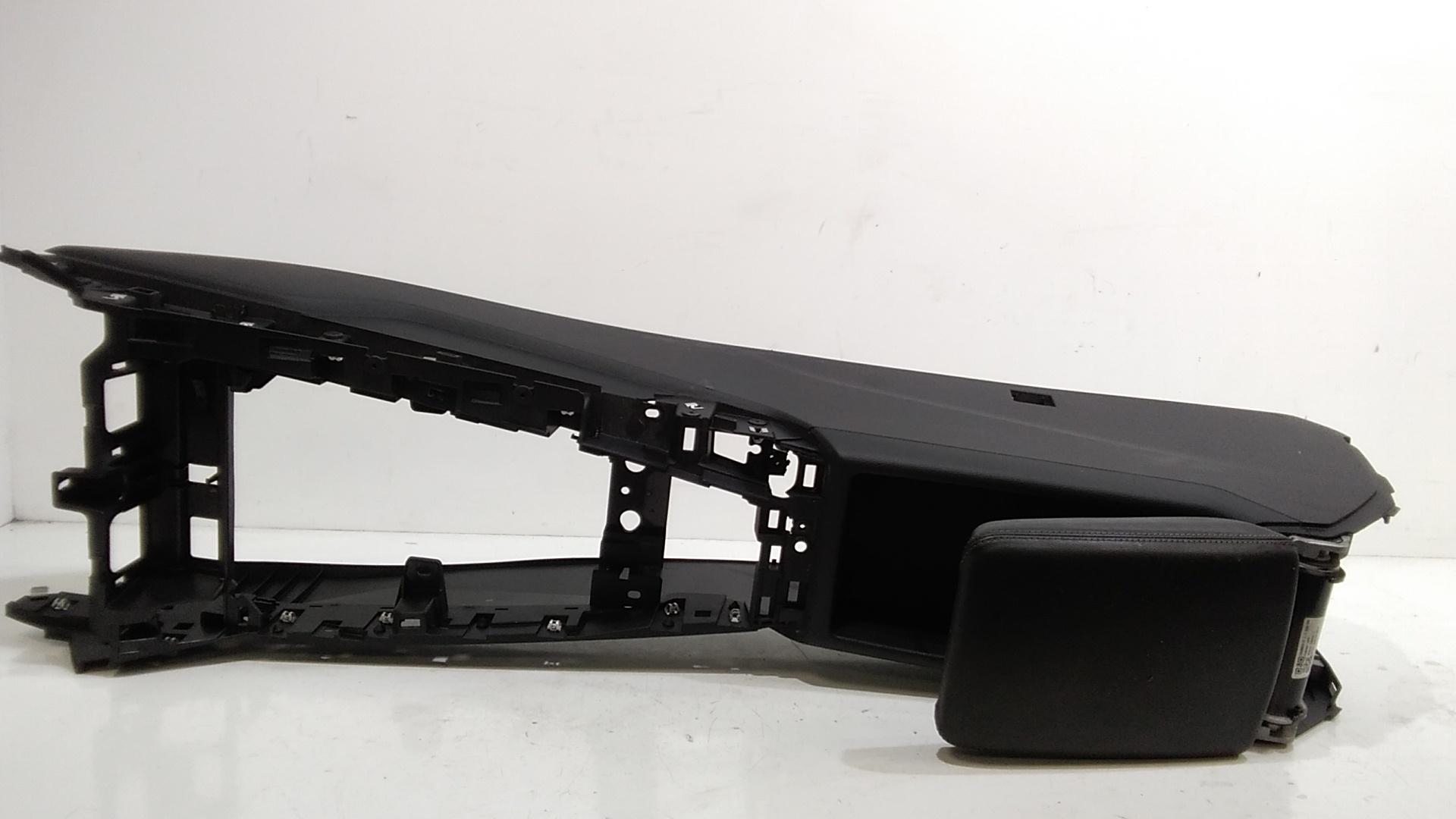 Tunnel consolle centrale AUDI A4 Avant (8W5)