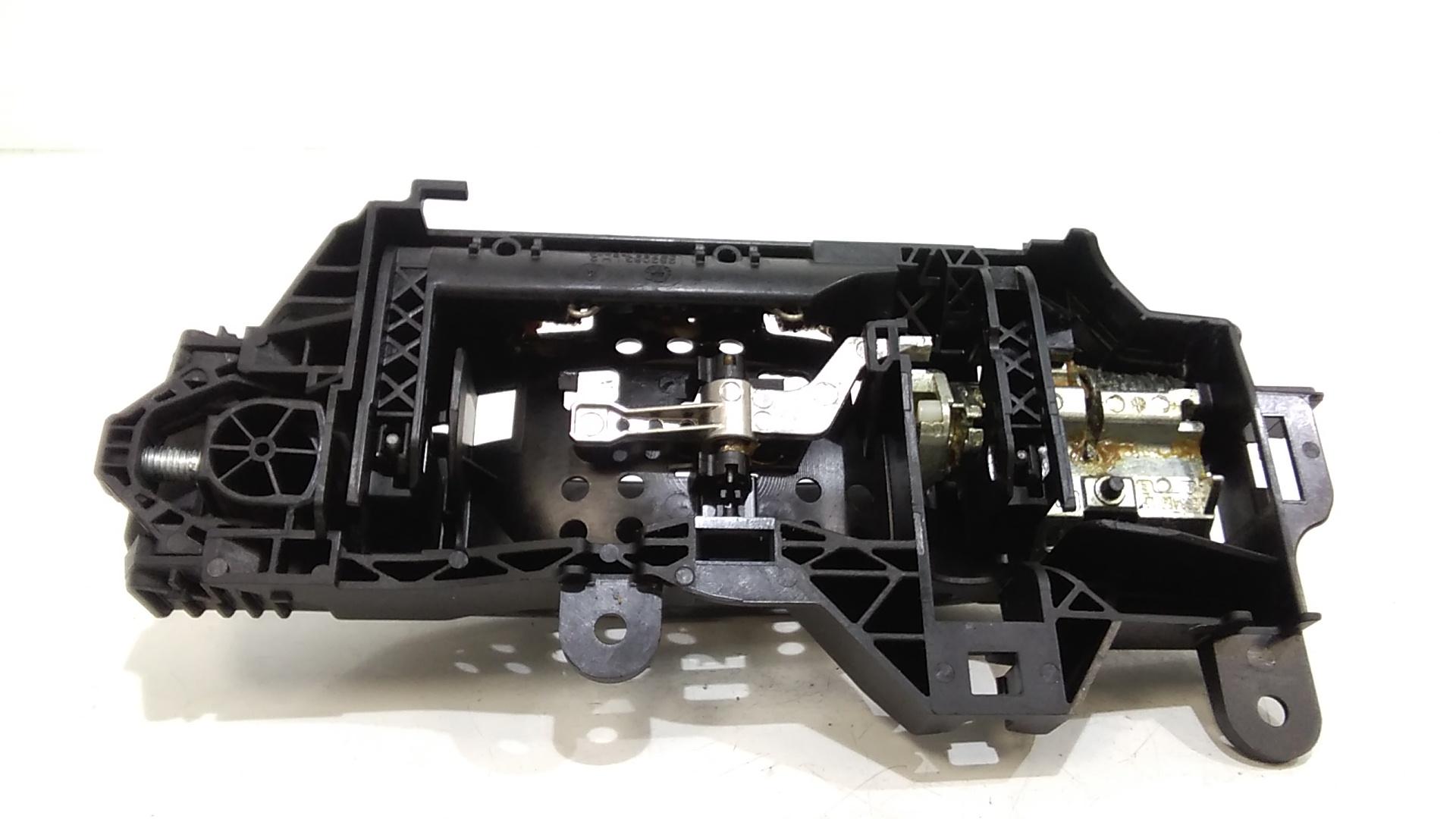 Maniglia esterna Posteriore Sinistra AUDI A4 Avant (8W5)