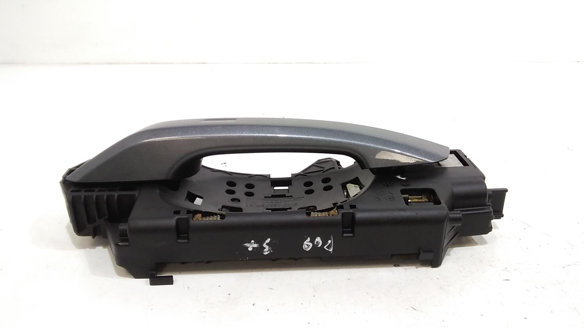 Maniglia esterna Posteriore Sinistra AUDI A4 Avant (8W5)